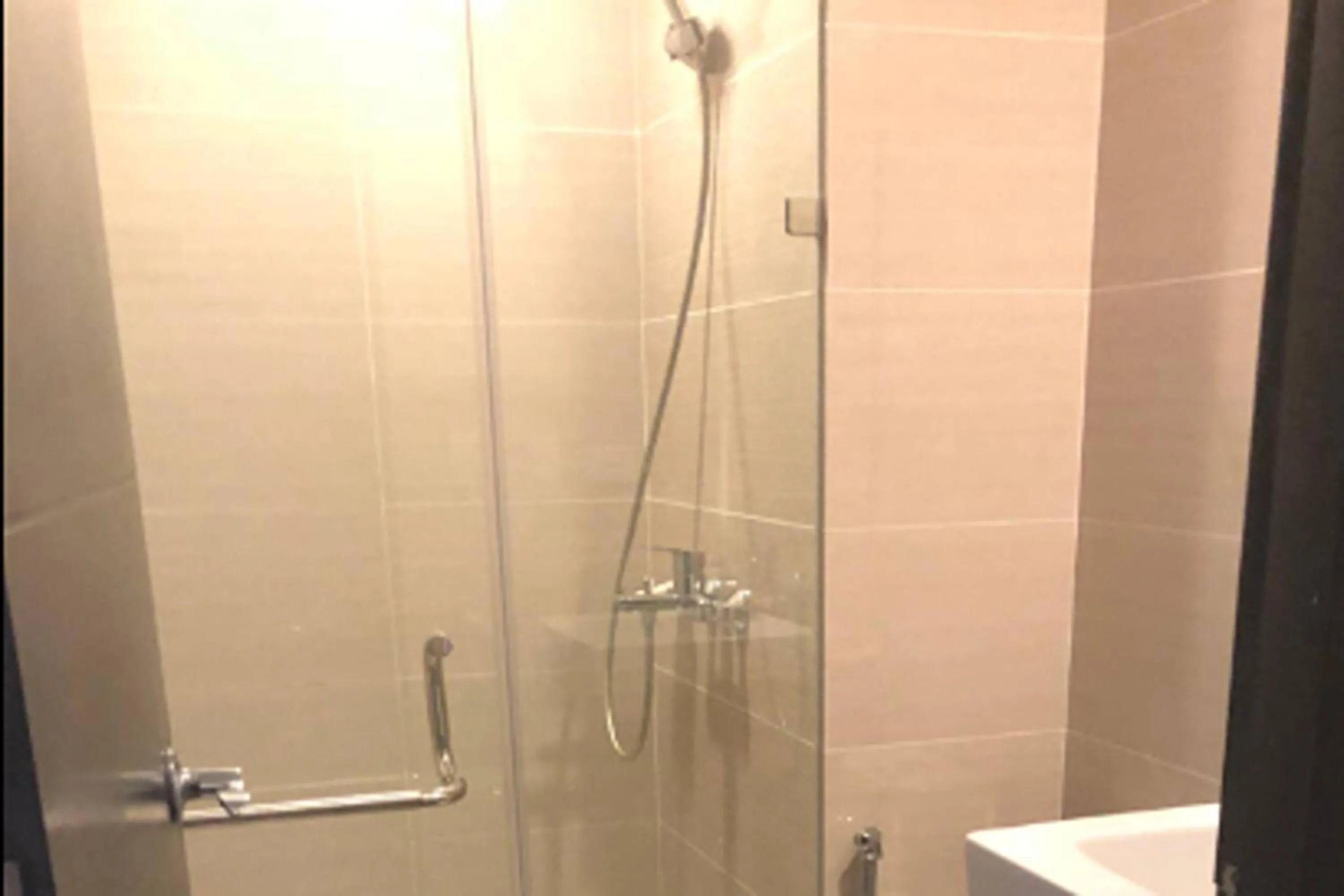 Bathroom in 81NB Near Airport