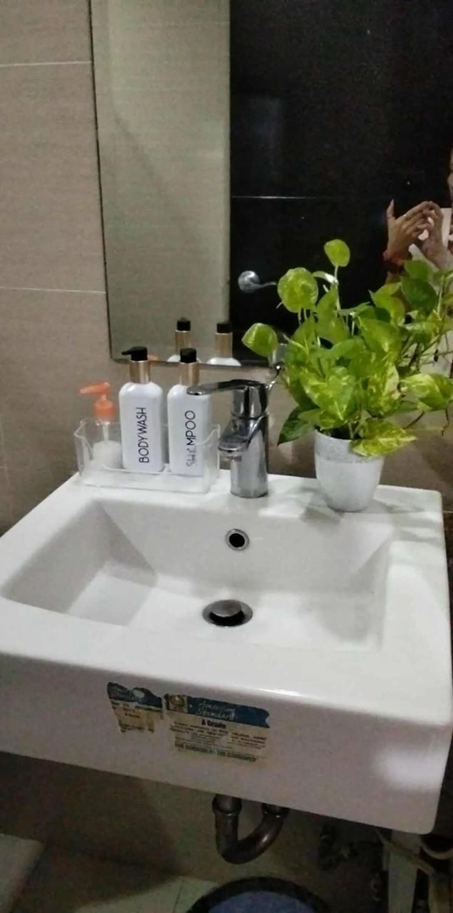 Bathroom in 81NB Near Airport