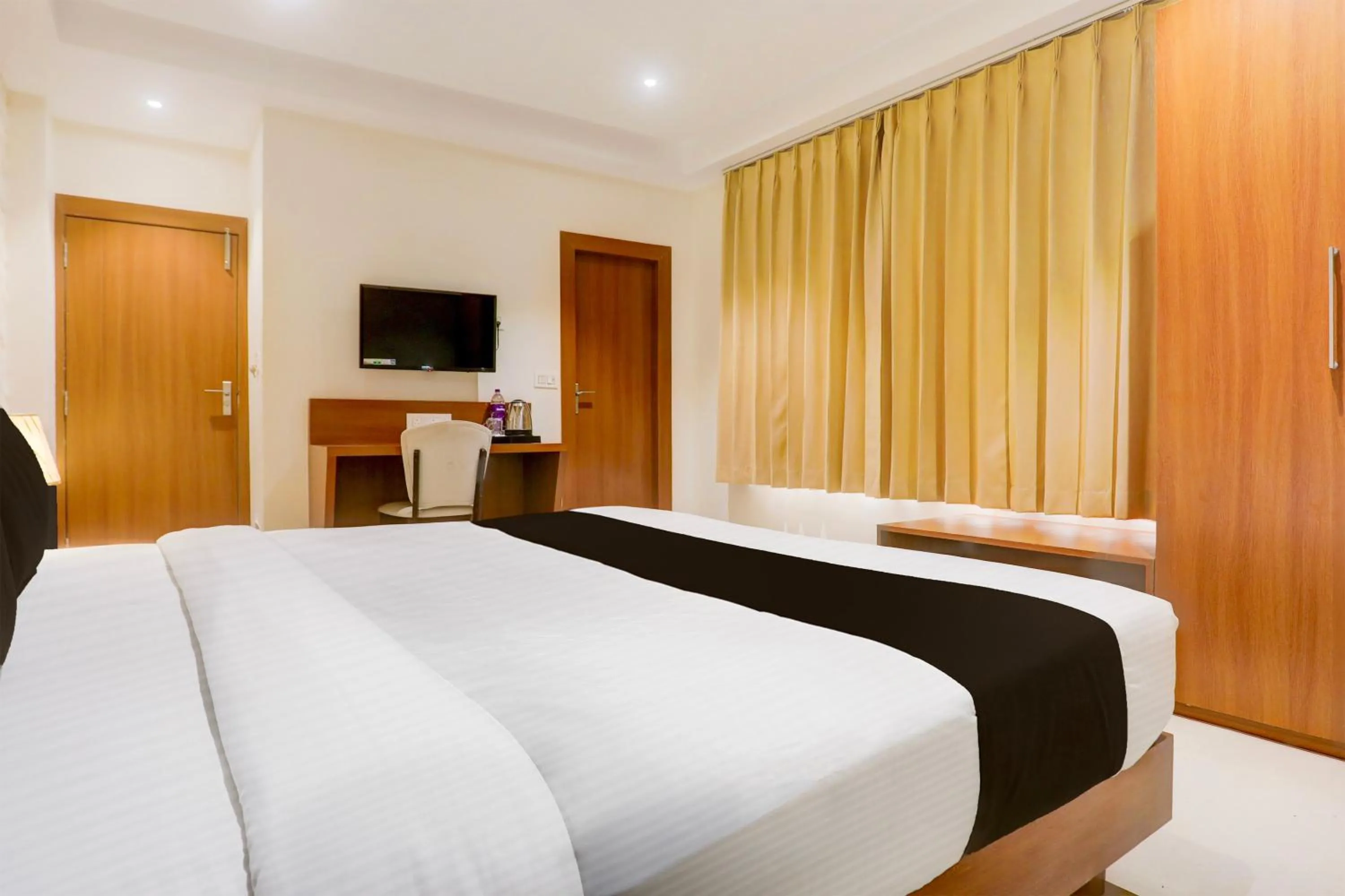Bedroom, Bed in Super Townhouse Oak Sevoke Road Siliguri