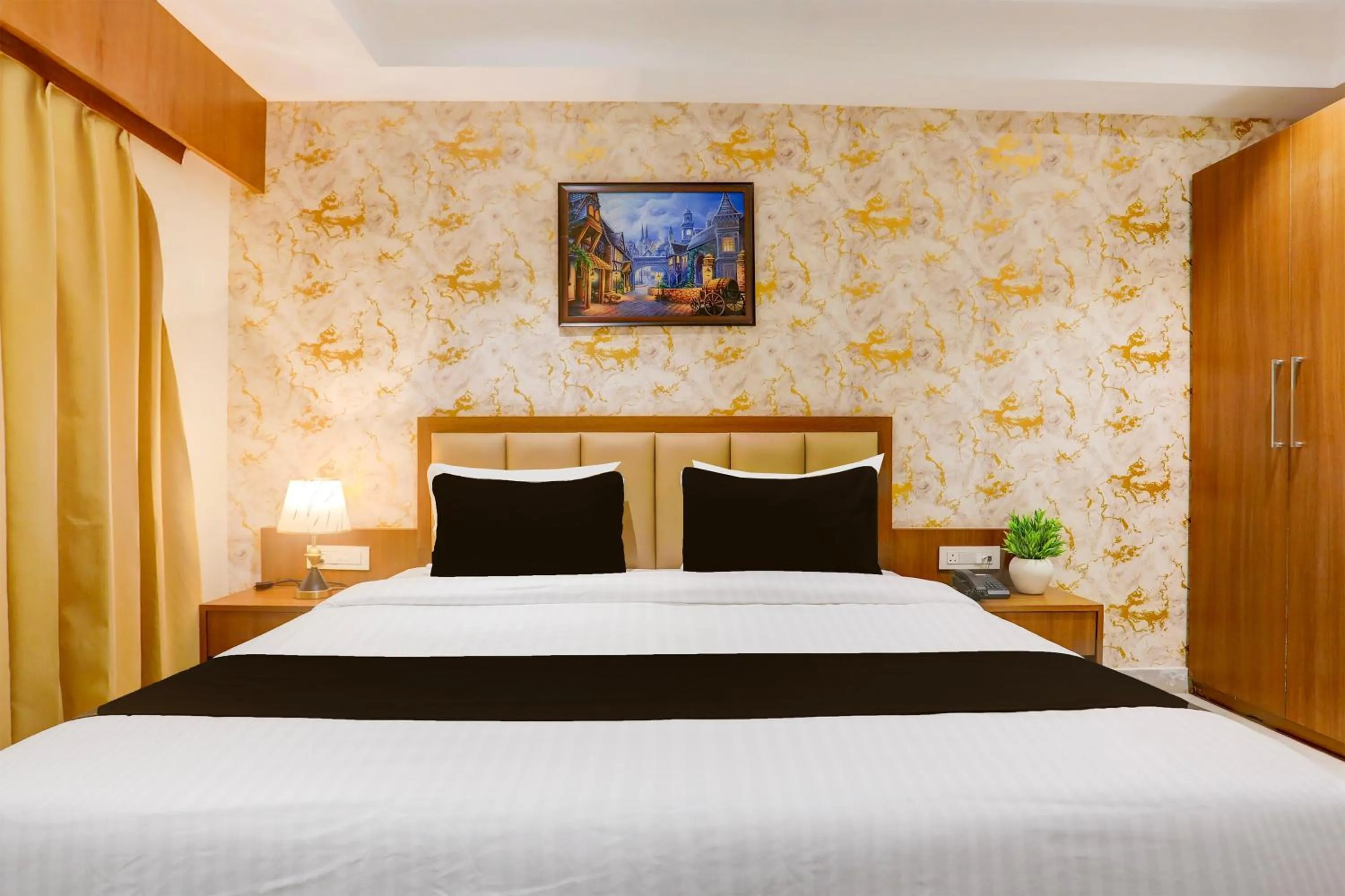 Bedroom, Bed in Super Townhouse Oak Sevoke Road Siliguri