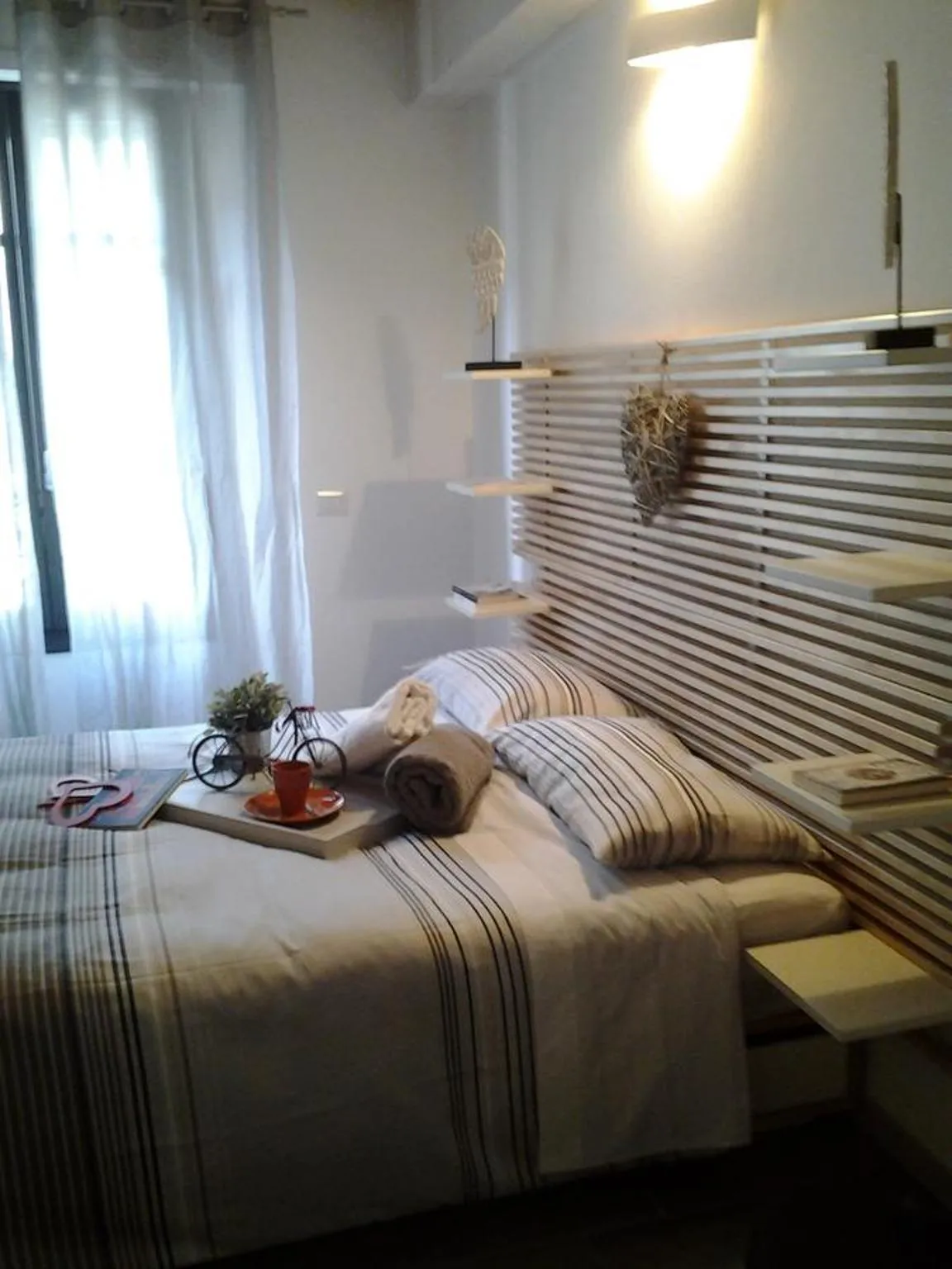 Bedroom, Bed in Como Via Carcano 13
