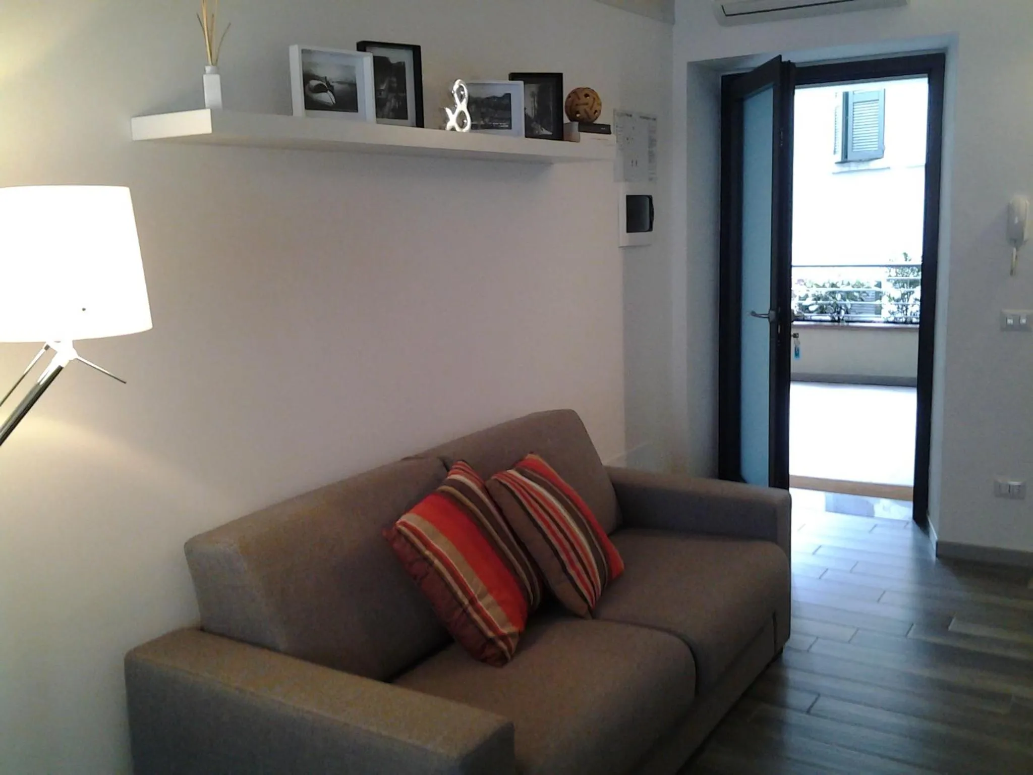 Living room in Como Via Carcano 13
