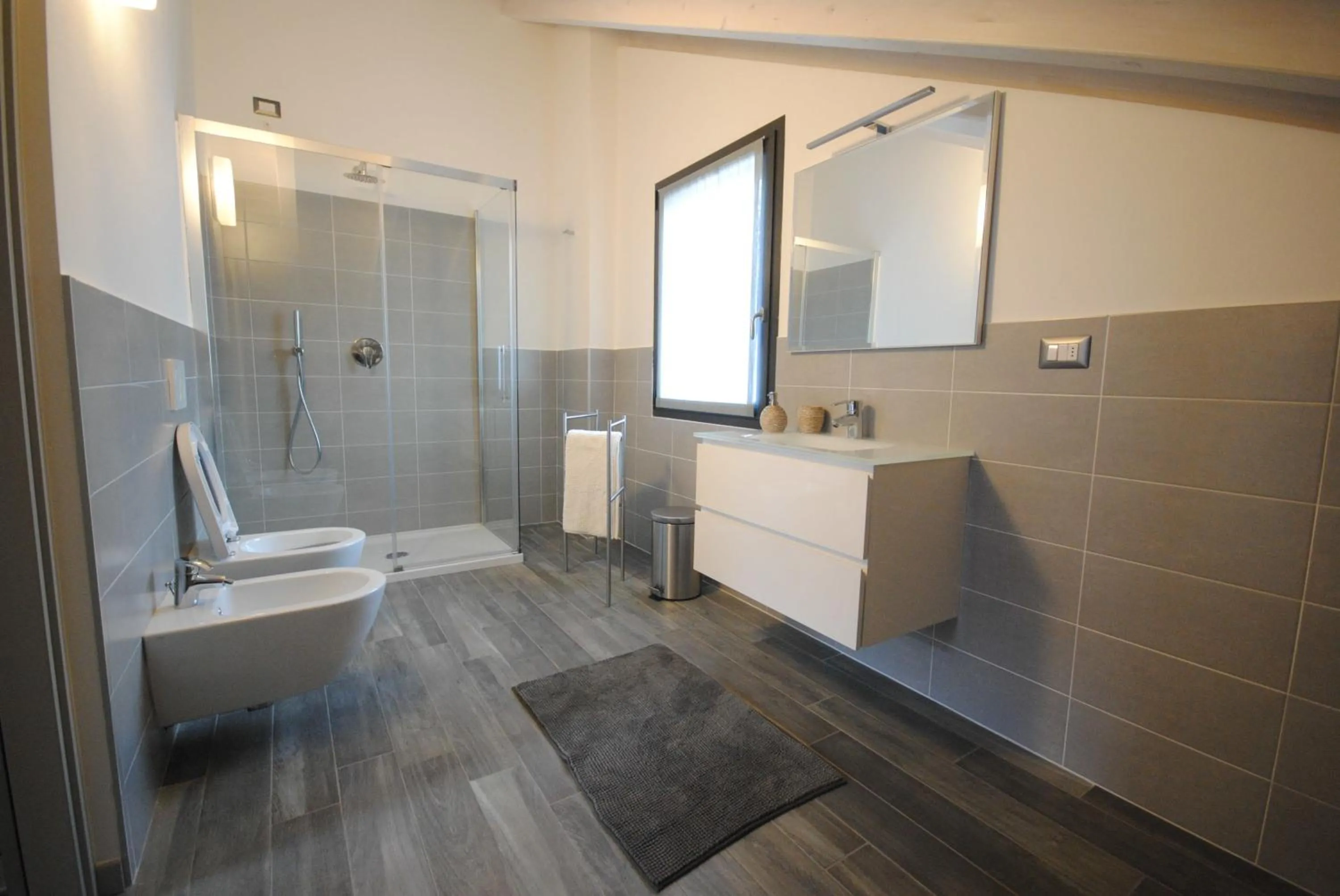 Bathroom in Como Via Carcano 13
