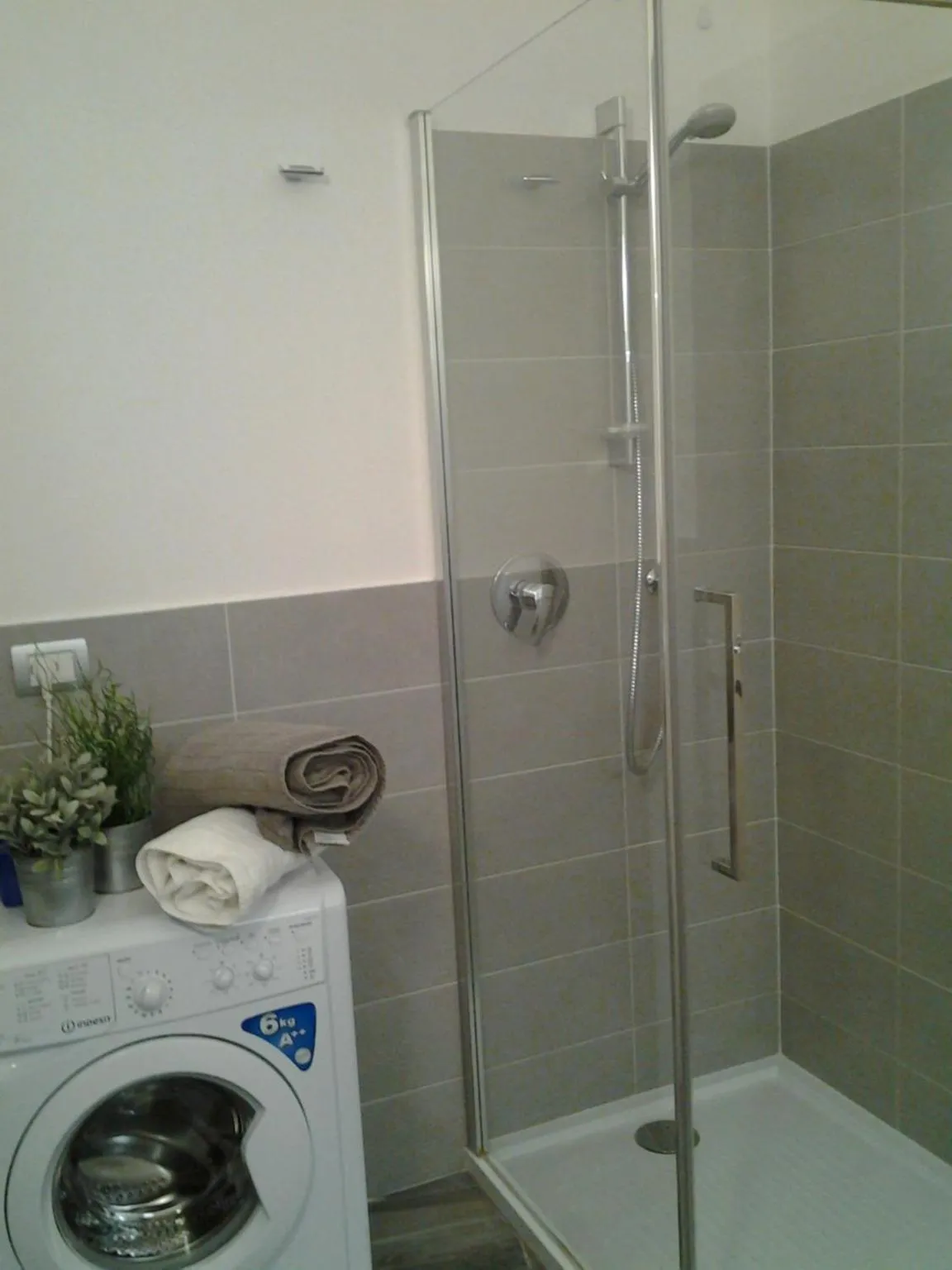 Bathroom in Como Via Carcano 13