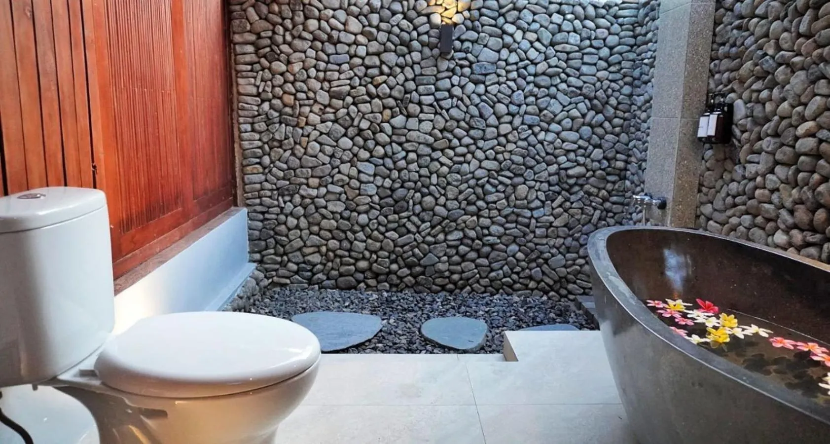 Bathroom in Golo Pada Villa Labuan Bajo by ABM