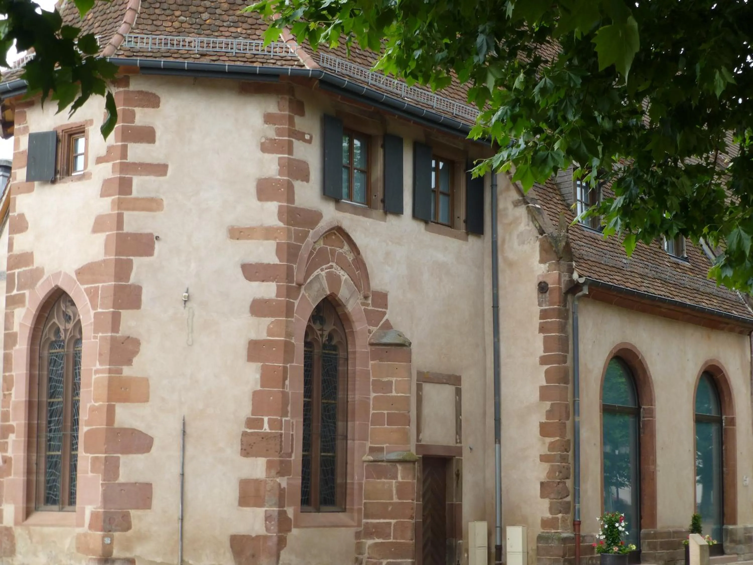 Nearby landmark in L’Été en Novembre