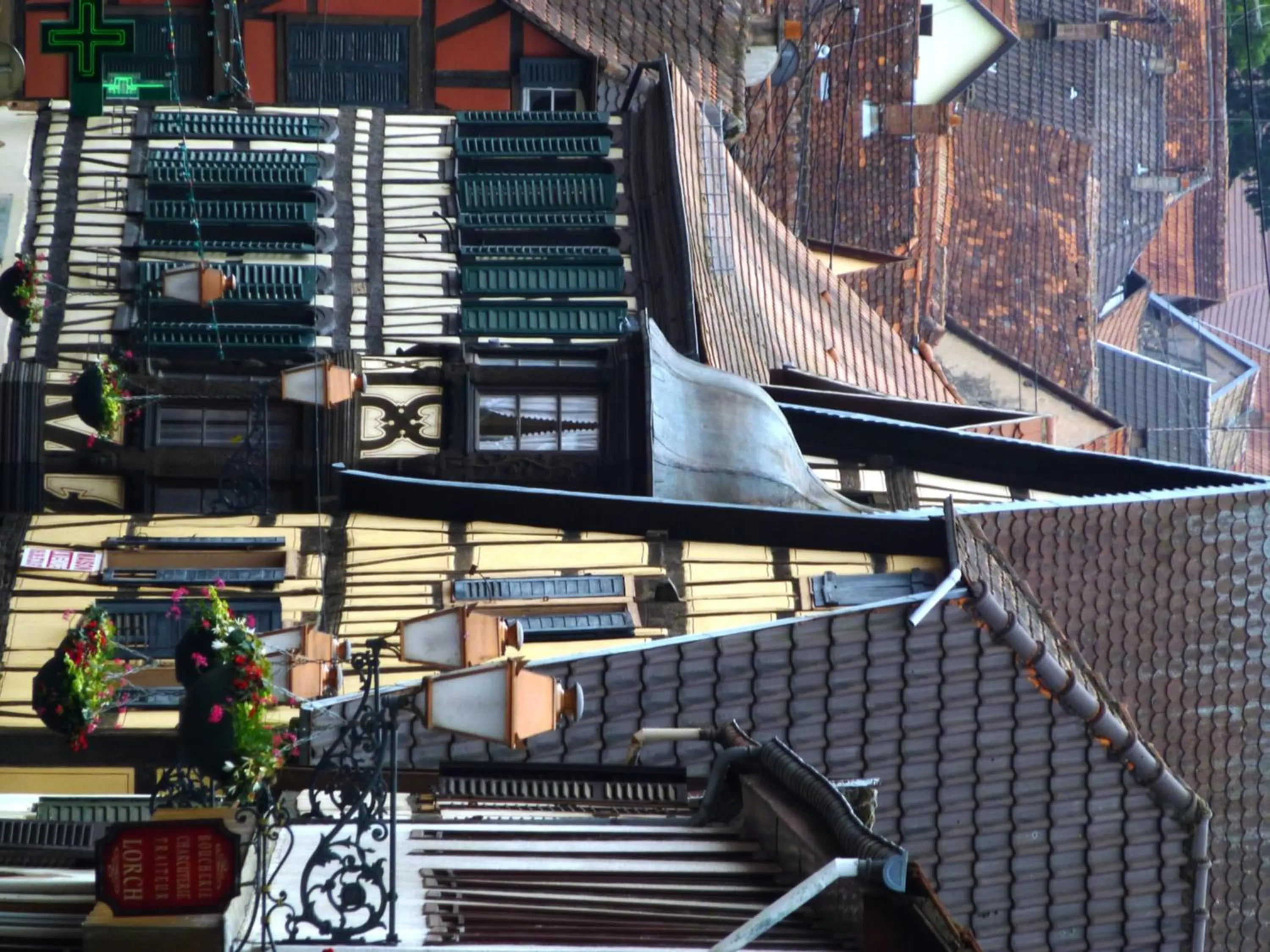 Nearby landmark in L’Été en Novembre