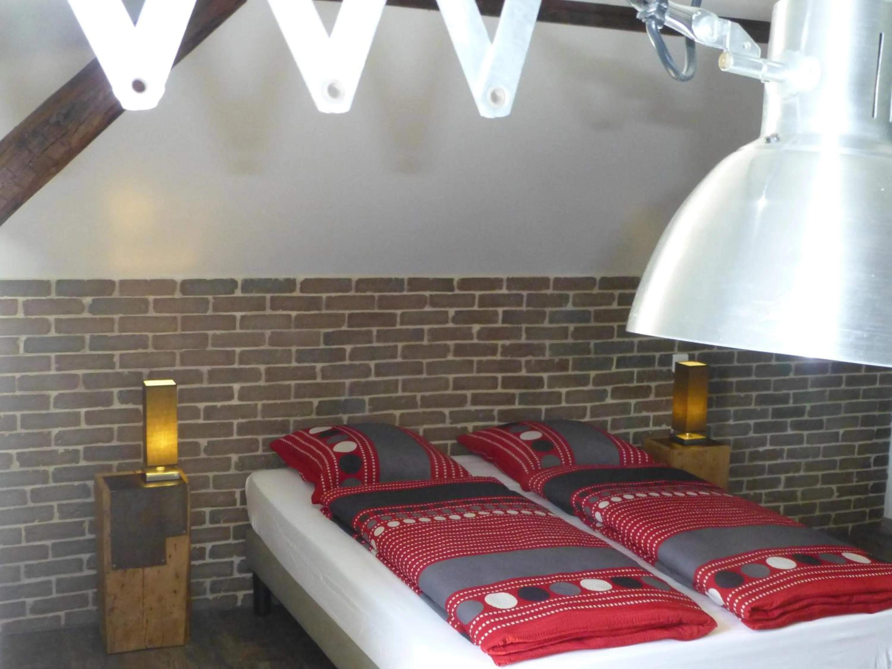 Decorative detail, Bed in L’Été en Novembre