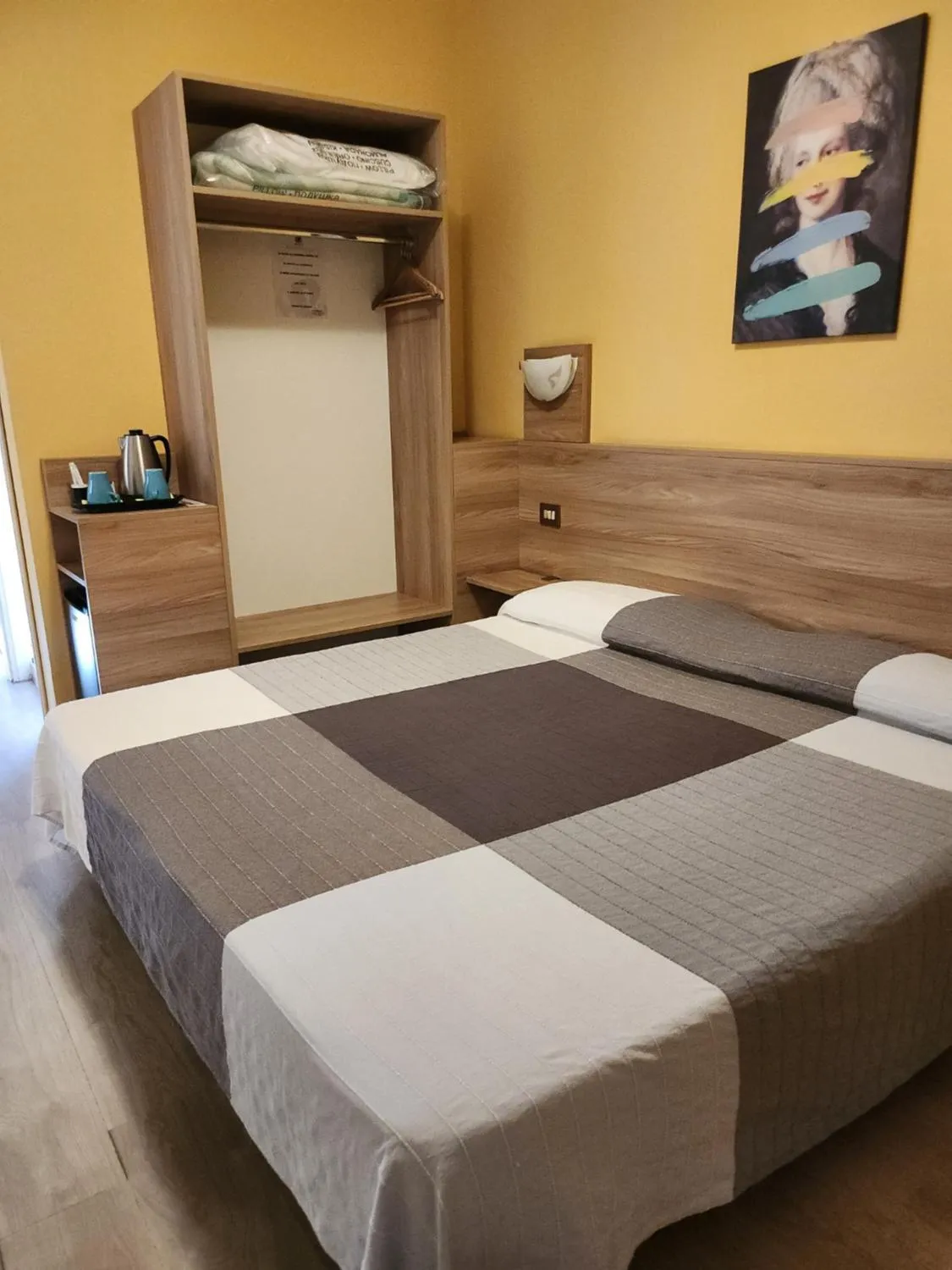 Bedroom, Bed in Hotel Route 9