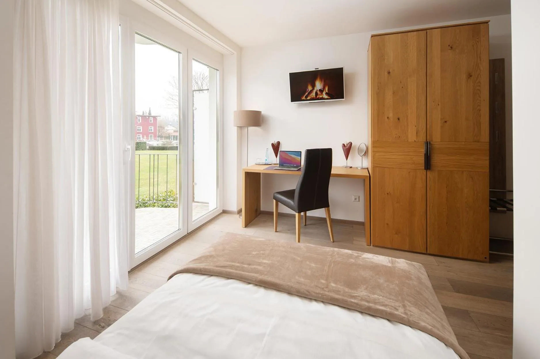 Hotel Vier Jahreszeiten Therme & Kliniken Bad Krozingen Nähe Freiburg & Schwarzwald Ideal für Geschäftsreisende & Wellness 24h Check-In WLAN & Parken gratis