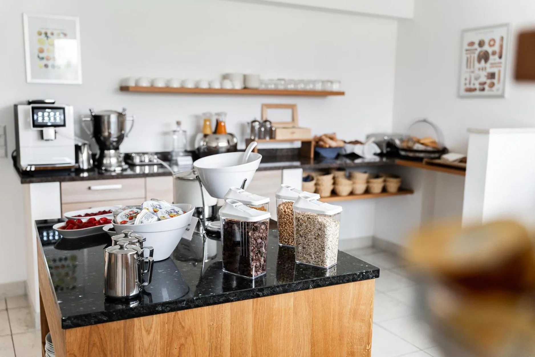 Hotel Vier Jahreszeiten Therme & Kliniken Bad Krozingen Nähe Freiburg & Schwarzwald Ideal für Geschäftsreisende & Wellness 24h Check-In WLAN & Parken gratis