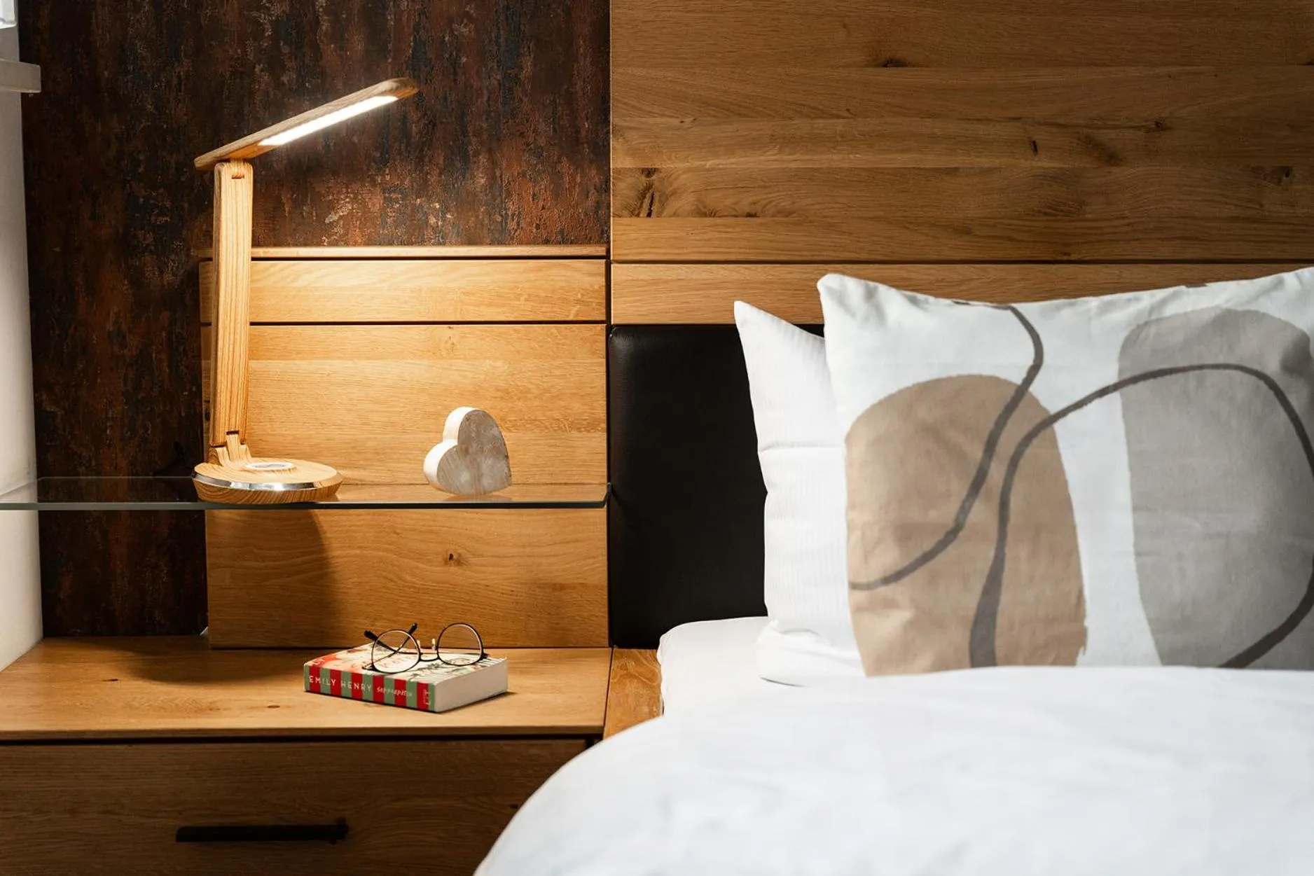 Hotel Vier Jahreszeiten Therme & Kliniken Bad Krozingen Nähe Freiburg & Schwarzwald Ideal für Geschäftsreisende & Wellness 24h Check-In WLAN & Parken gratis