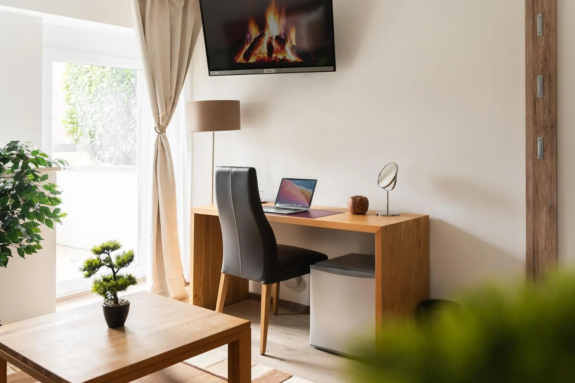 Hotel Vier Jahreszeiten Therme & Kliniken Bad Krozingen Nähe Freiburg & Schwarzwald Ideal für Geschäftsreisende & Wellness 24h Check-In WLAN & Parken gratis