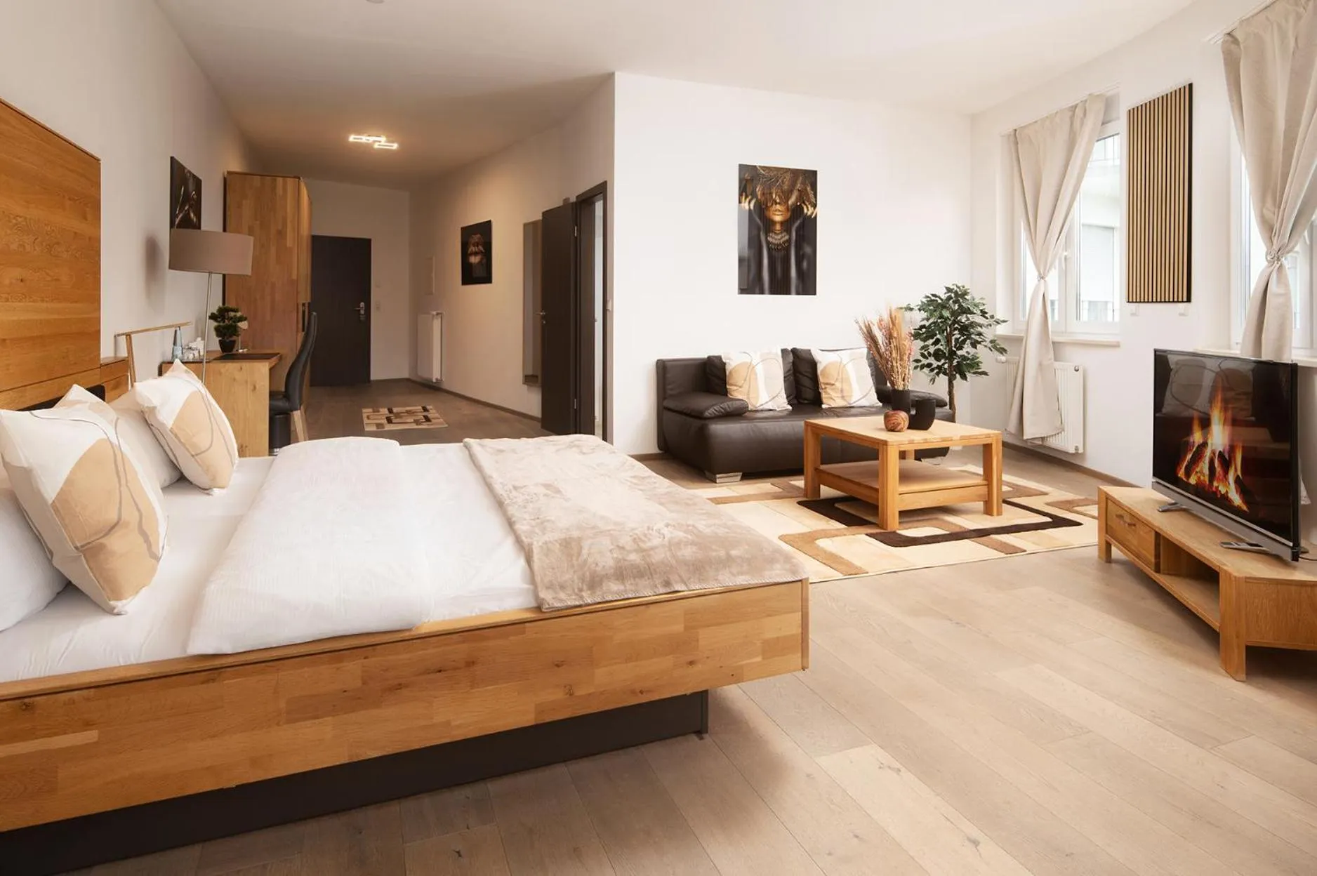 Hotel Vier Jahreszeiten Therme & Kliniken Bad Krozingen Nähe Freiburg & Schwarzwald Ideal für Geschäftsreisende & Wellness 24h Check-In WLAN & Parken gratis