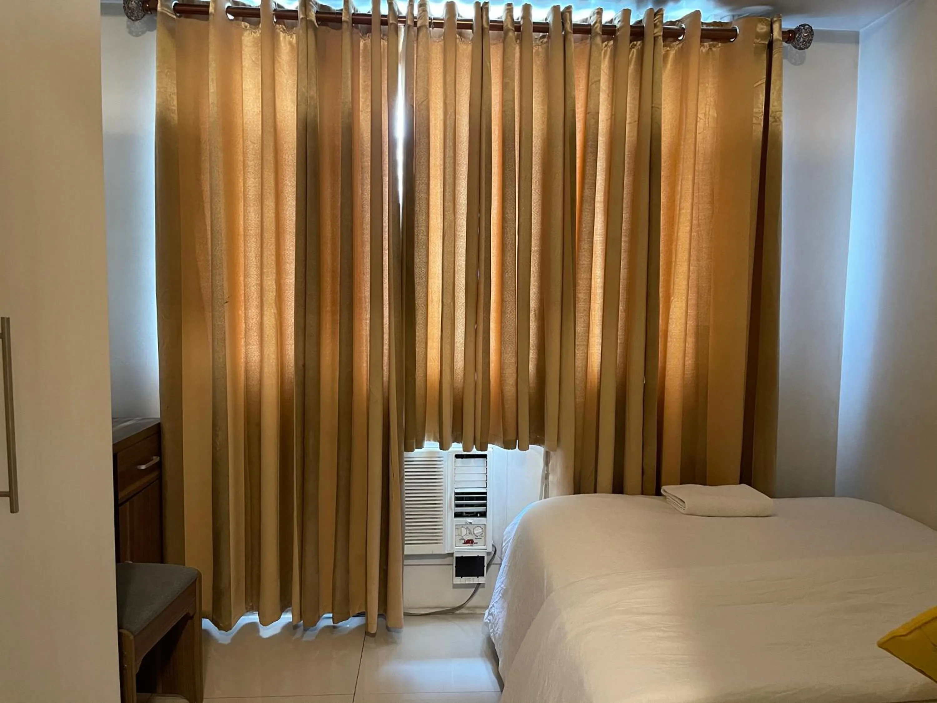 Bed in Premiere Haven MOA Staycation