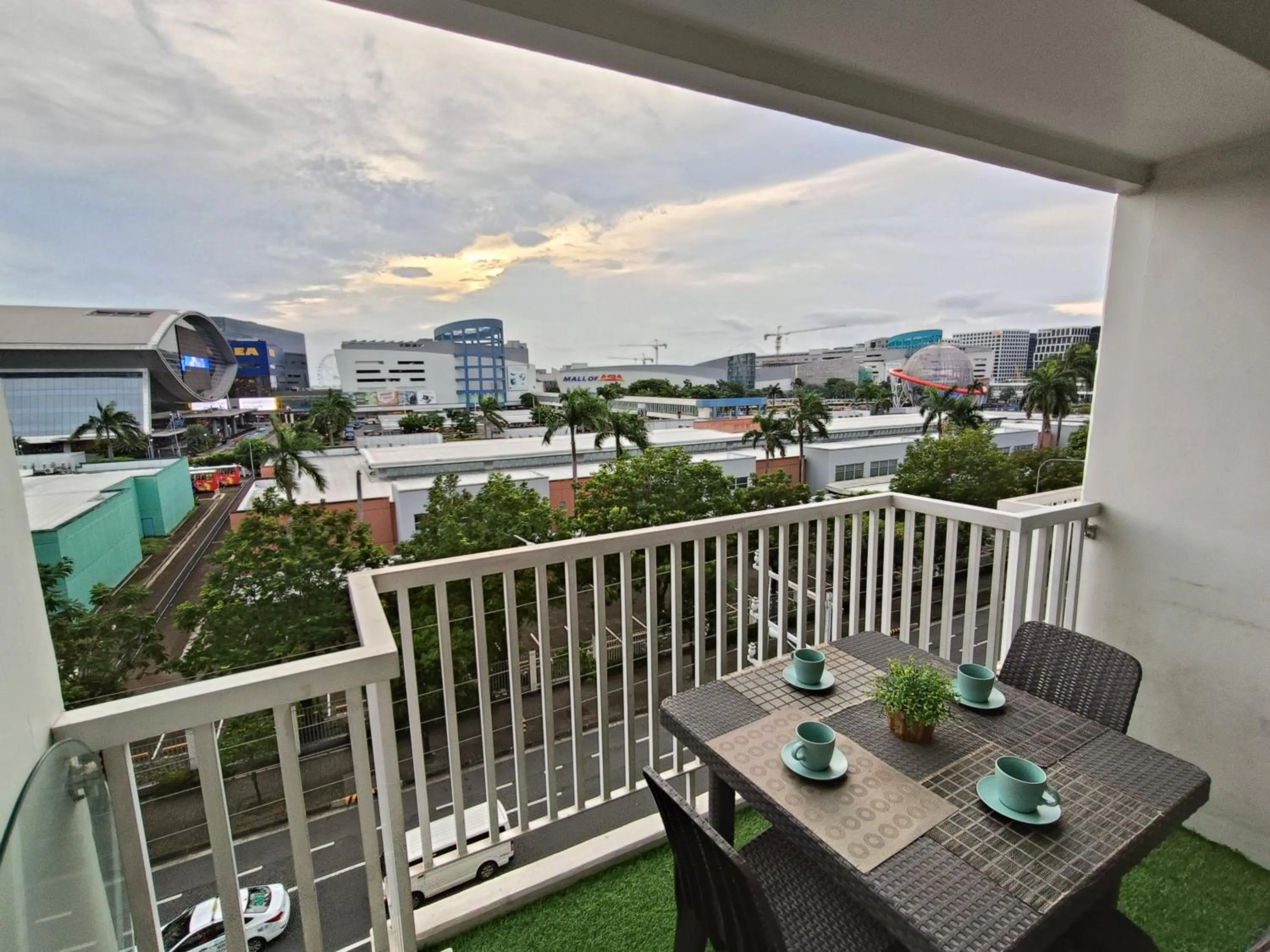 Premiere Haven MOA Staycation