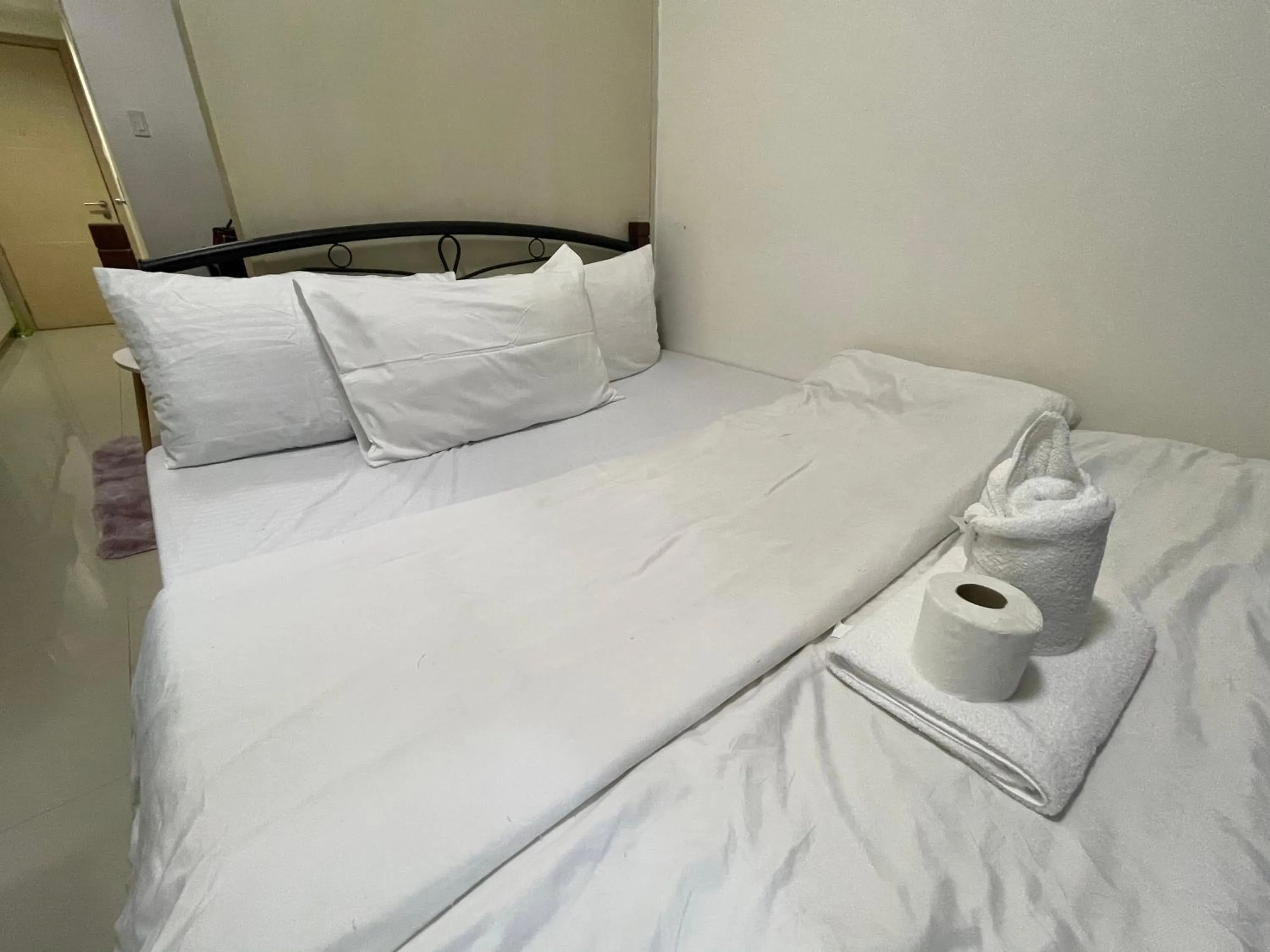 Bed in Premiere Haven MOA Staycation