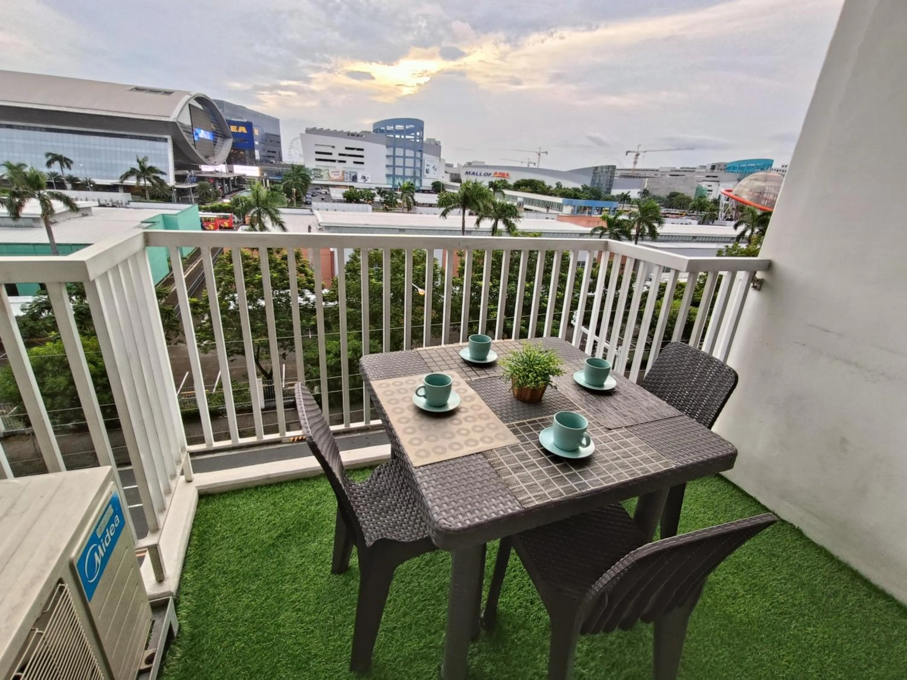 Premiere Haven MOA Staycation