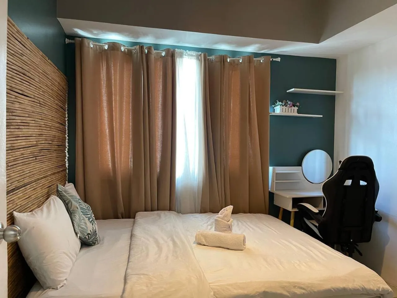 Bed in Premiere Haven MOA Staycation