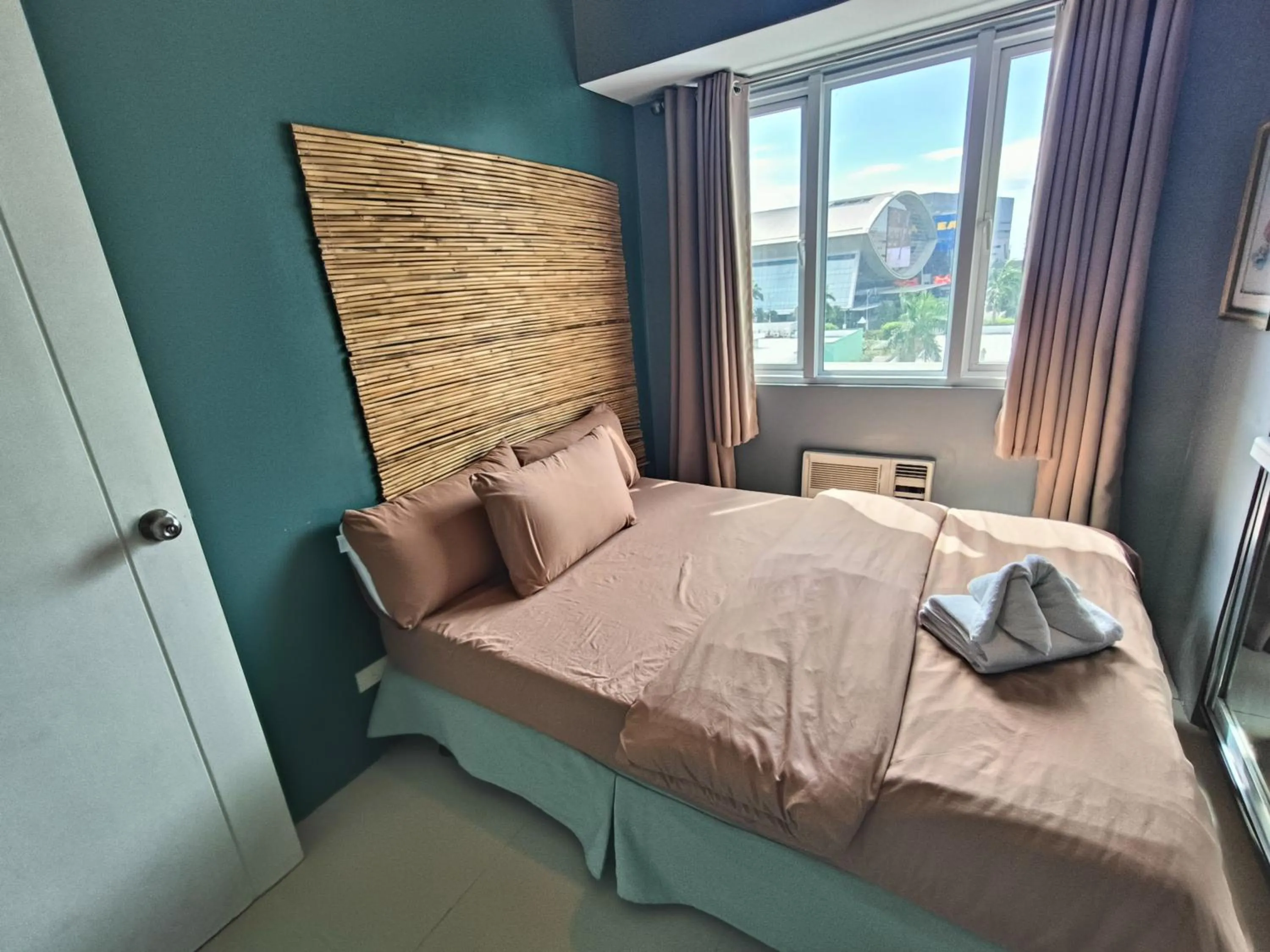 Bed in Premiere Haven MOA Staycation