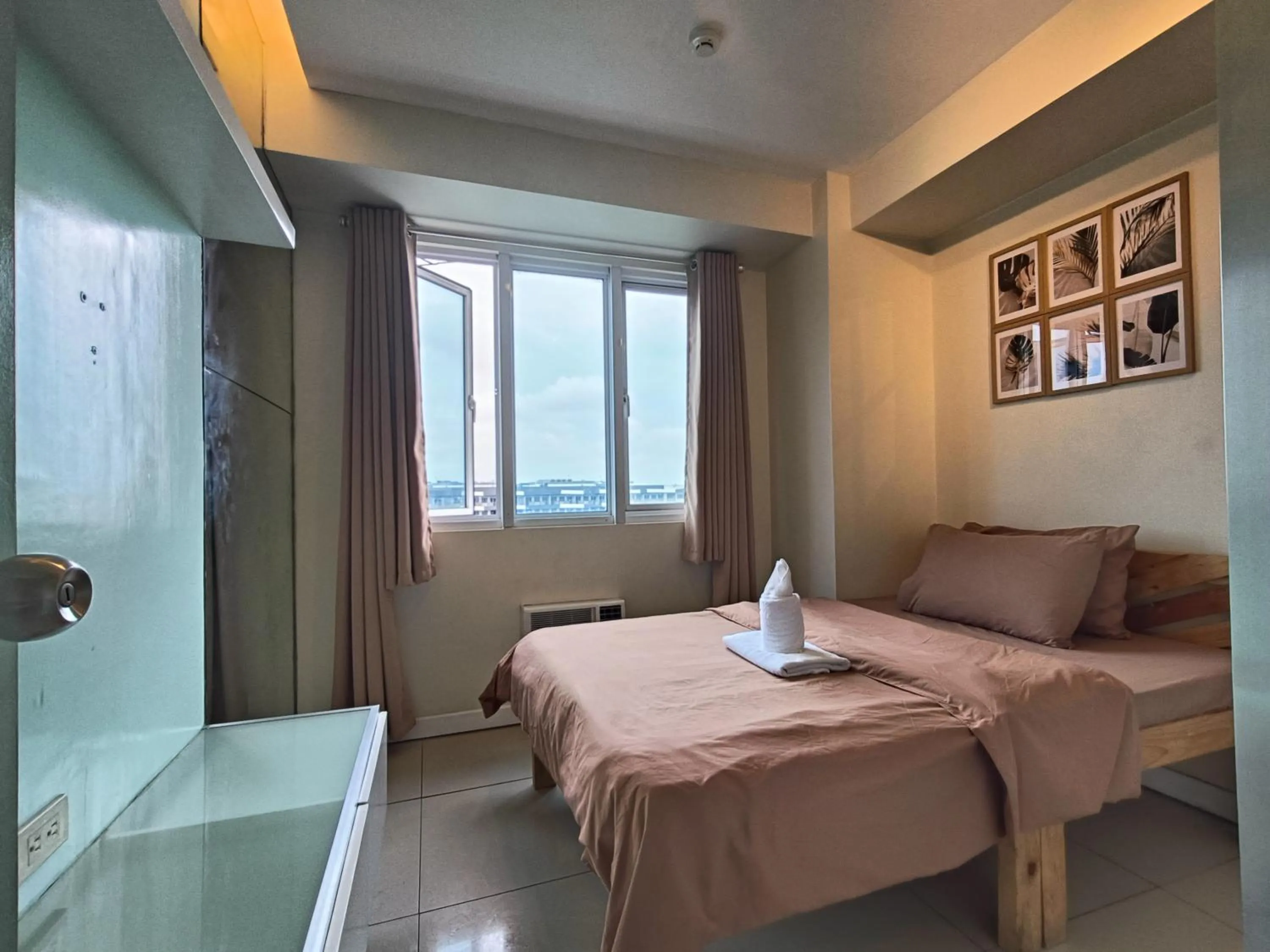 Bed in Premiere Haven MOA Staycation