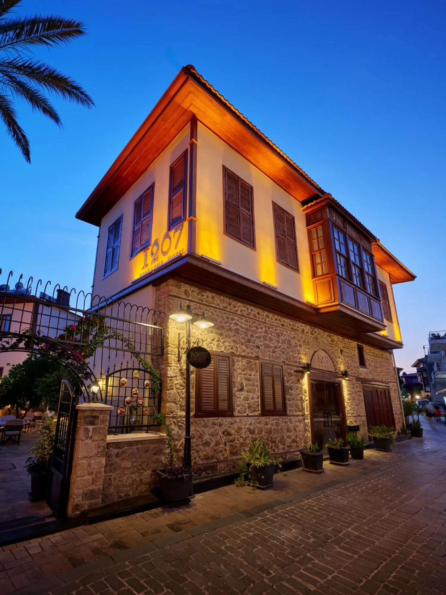 Property building in Hotel 1207 Special Class