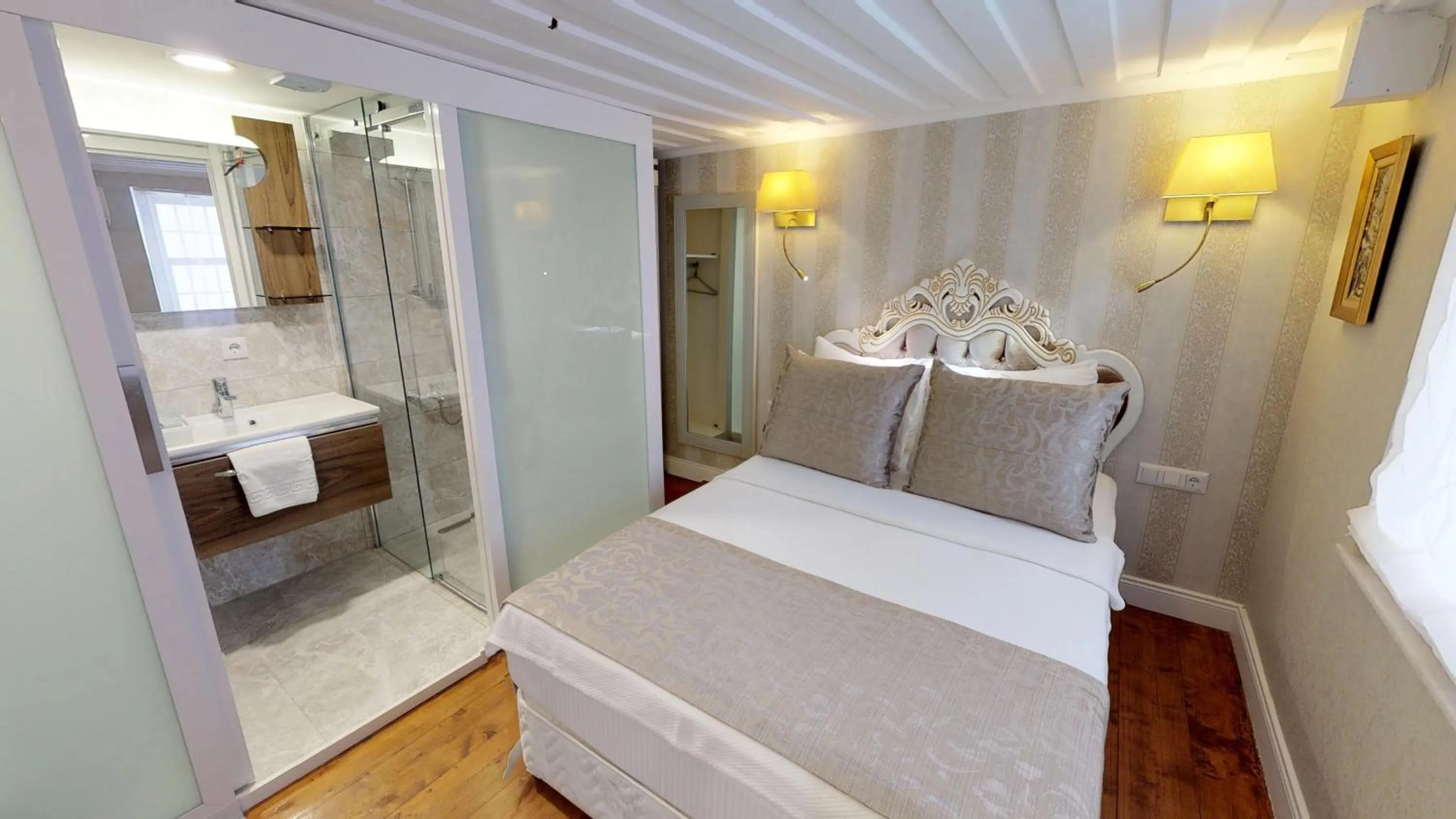 Photo of the whole room, Bed in Hotel 1207 Special Class