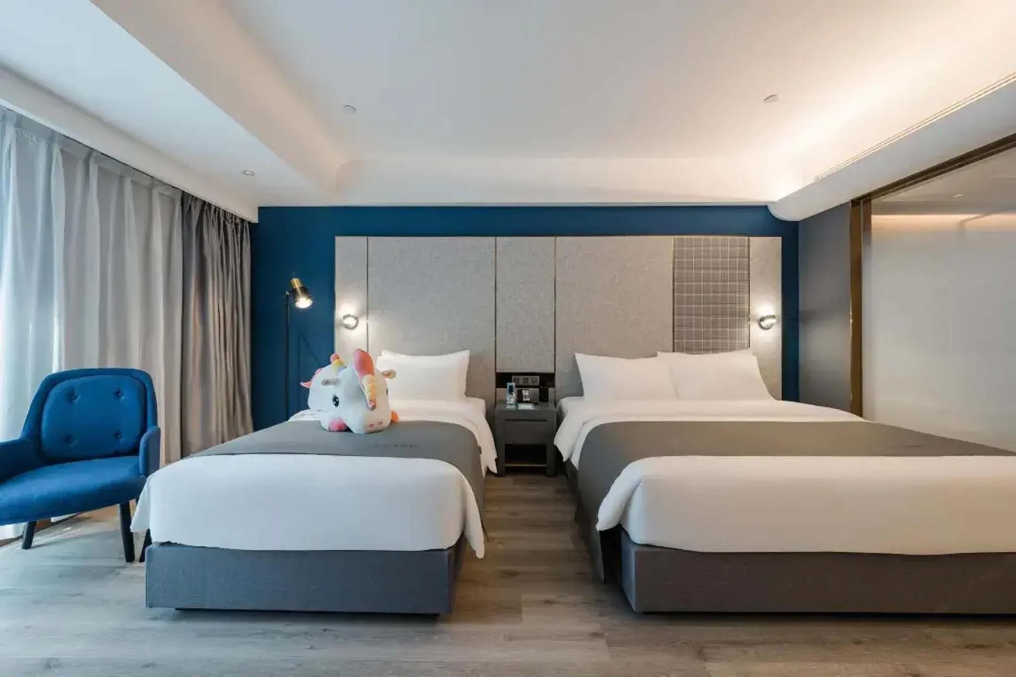 Photo of the whole room, Bed in Shanghai Lujiazui Area BaBaiBan LANOU Hotel