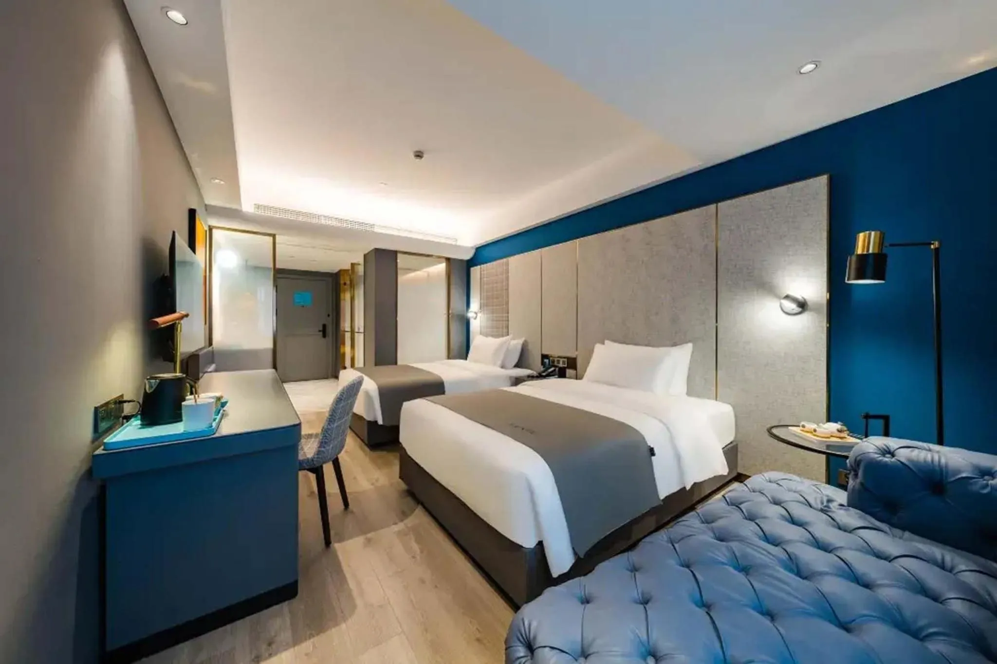 Photo of the whole room, Bed in Shanghai Lujiazui Area BaBaiBan LANOU Hotel