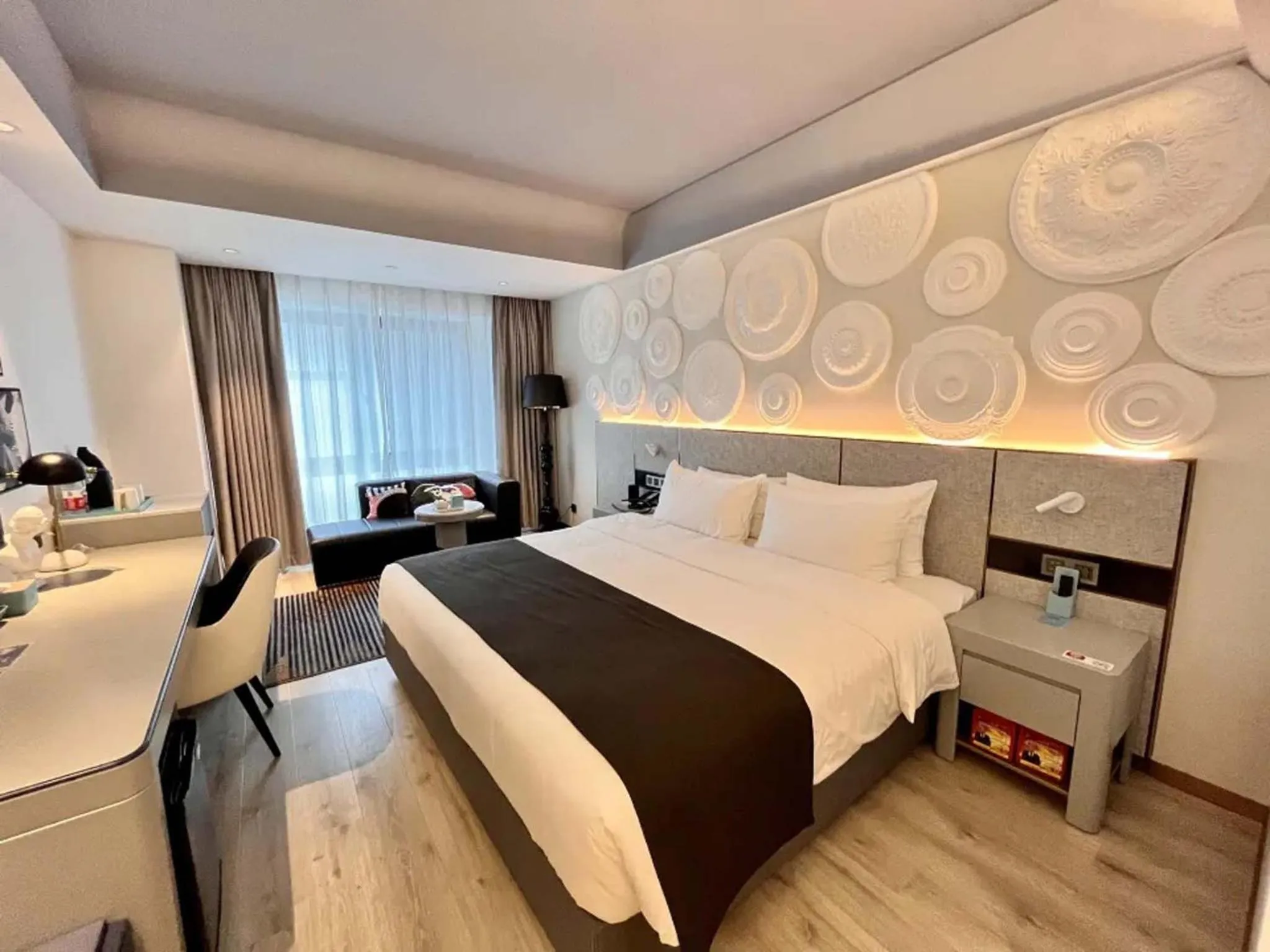 Photo of the whole room, Bed in Shanghai Lujiazui Area BaBaiBan LANOU Hotel