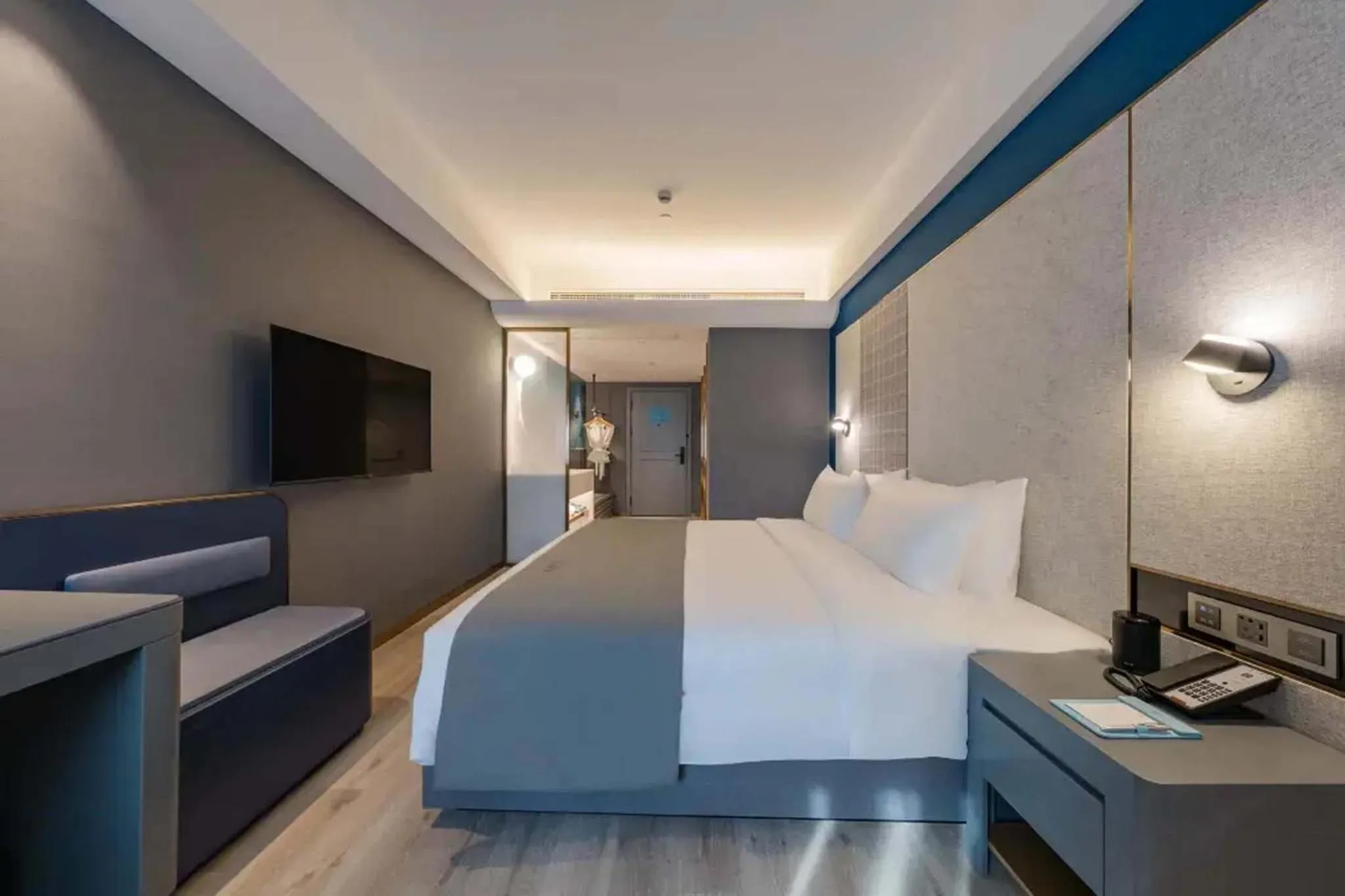 TV and multimedia, Bed in Shanghai Lujiazui Area BaBaiBan LANOU Hotel