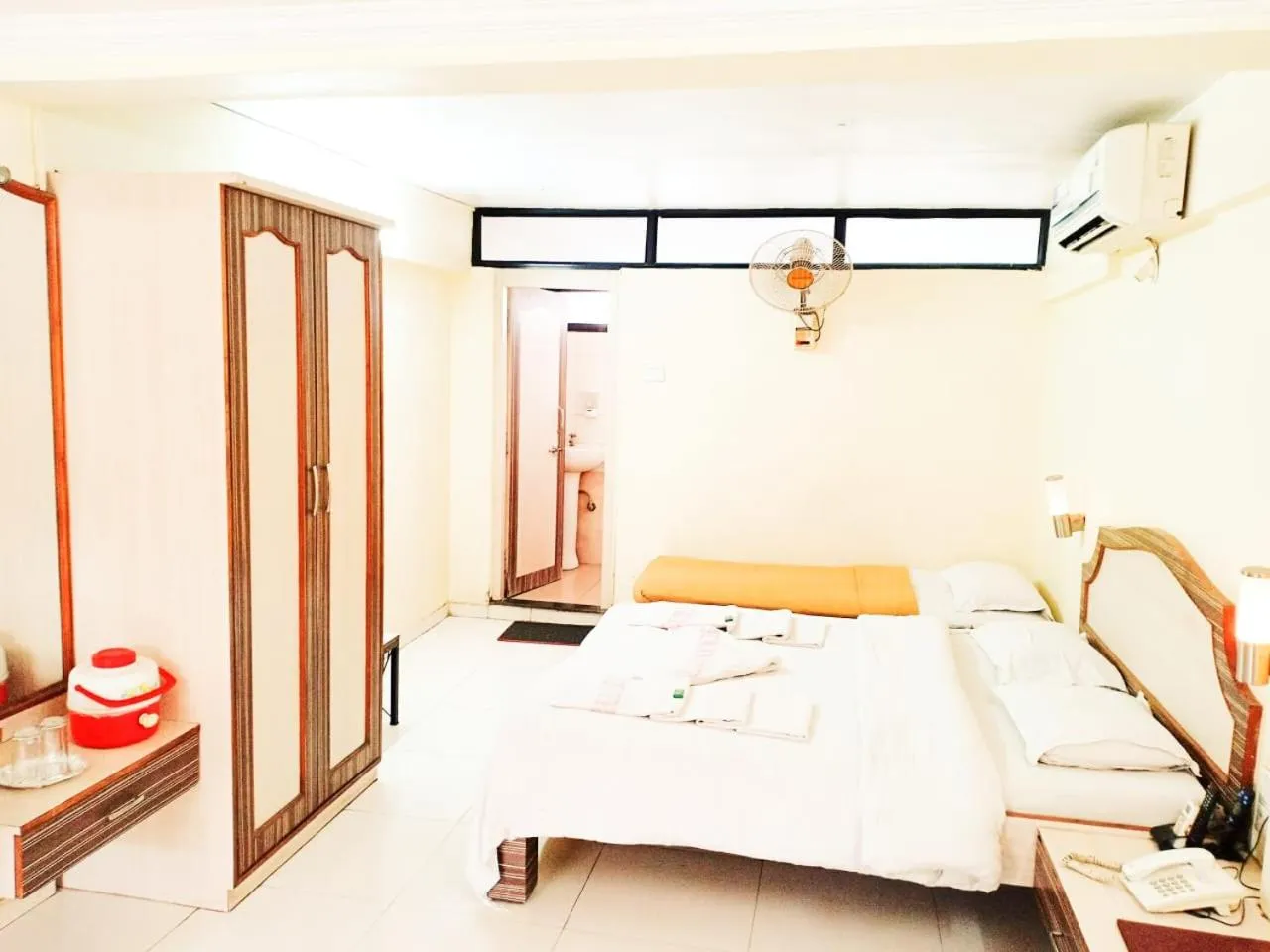 Photo of the whole room in Royale Heritage