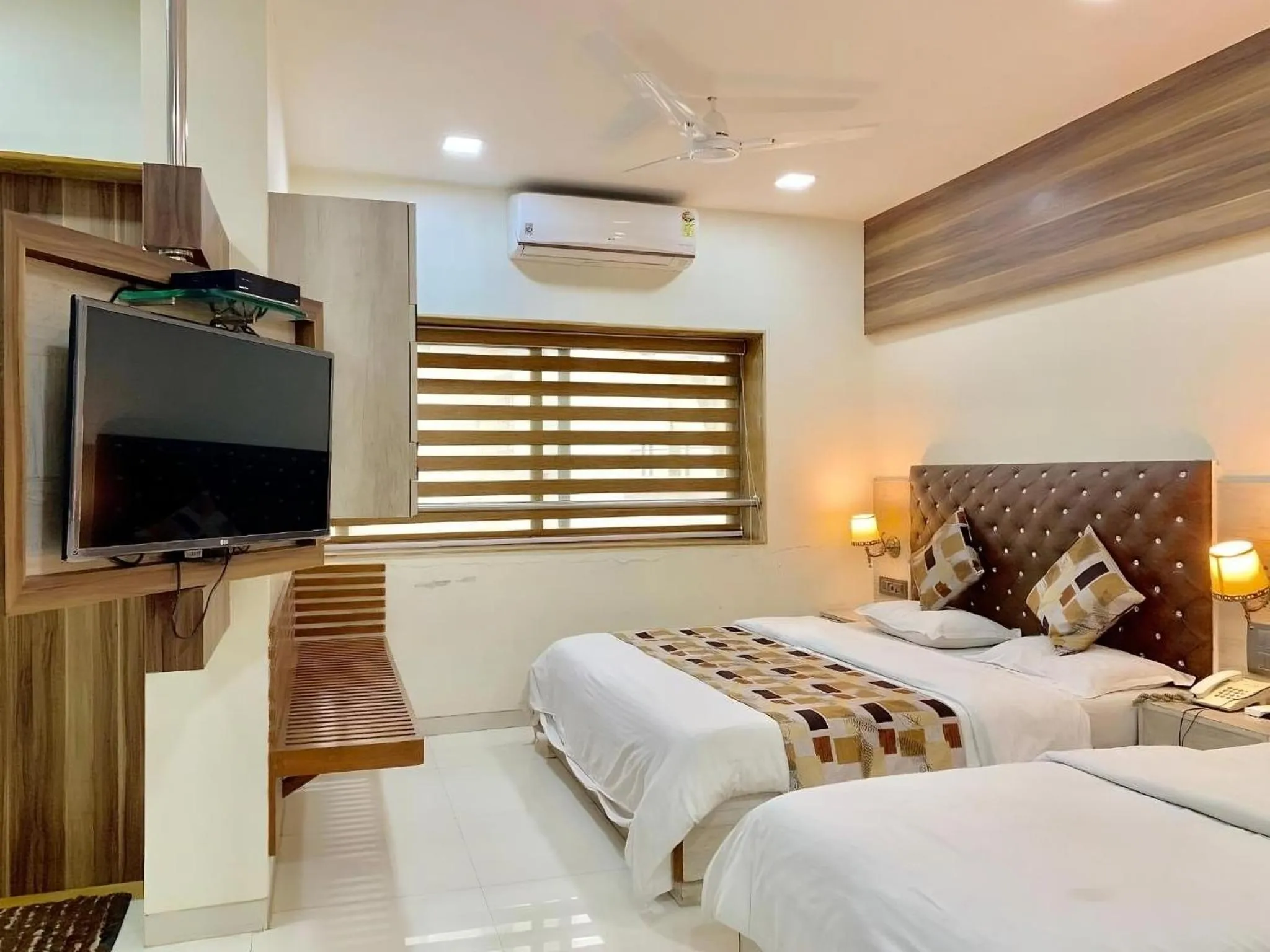 Photo of the whole room in Royale Heritage