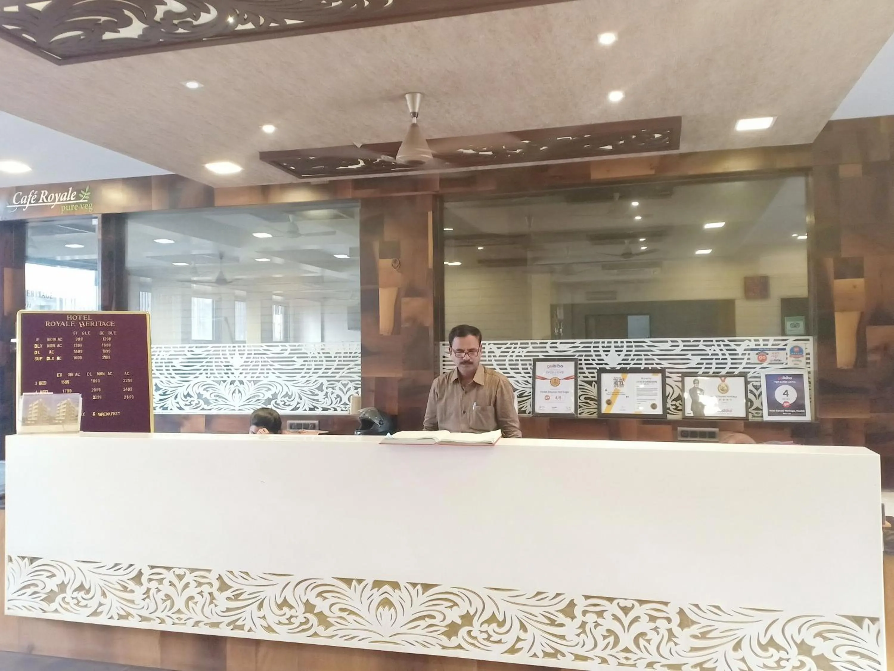 Staff in Royale Heritage