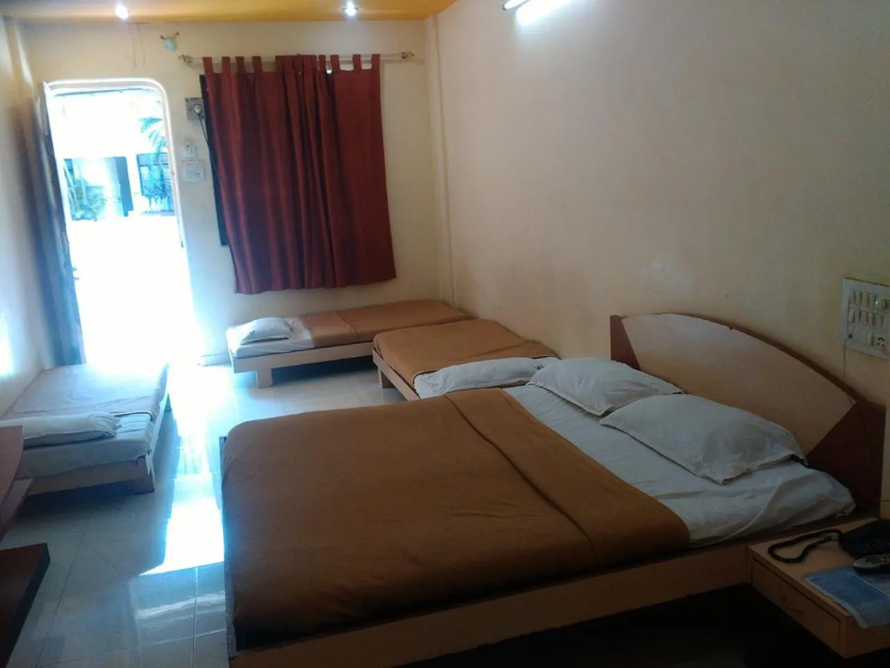 Photo of the whole room in Royale Heritage