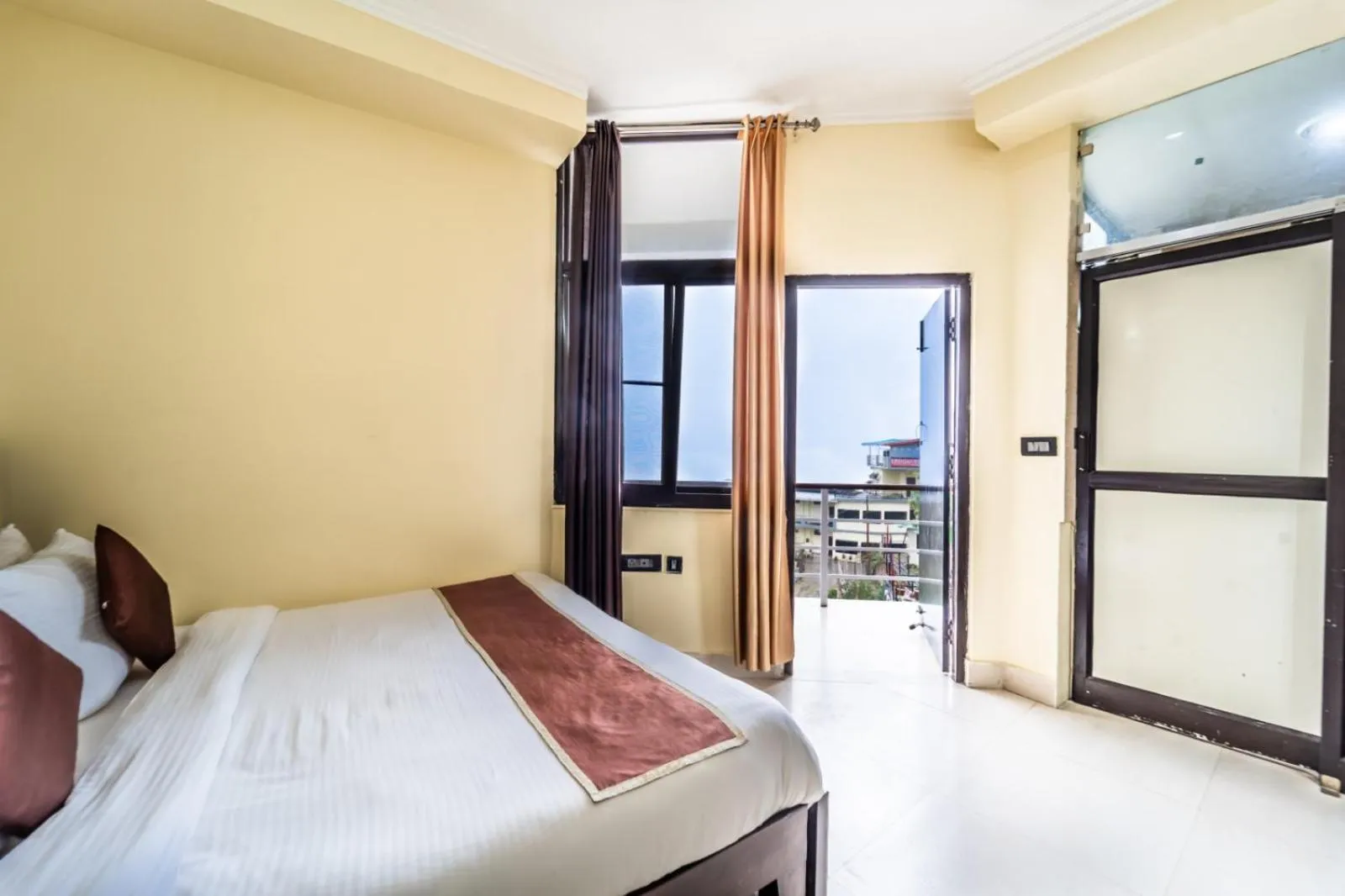 Bed in Flutter Hotels & Resort