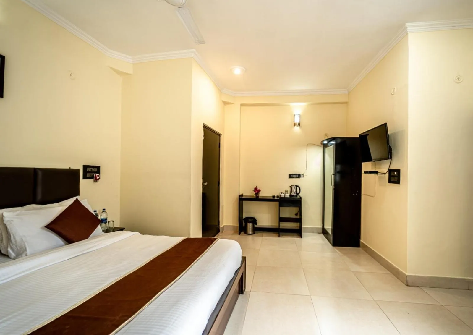 Bed in Flutter Hotels & Resort