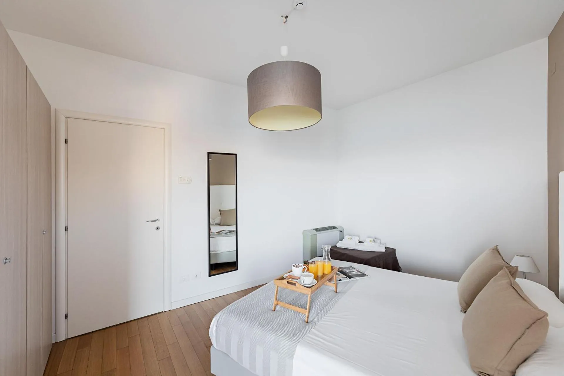 Photo of the whole room, Bed in Residenza Miralago by Wonderful Italy