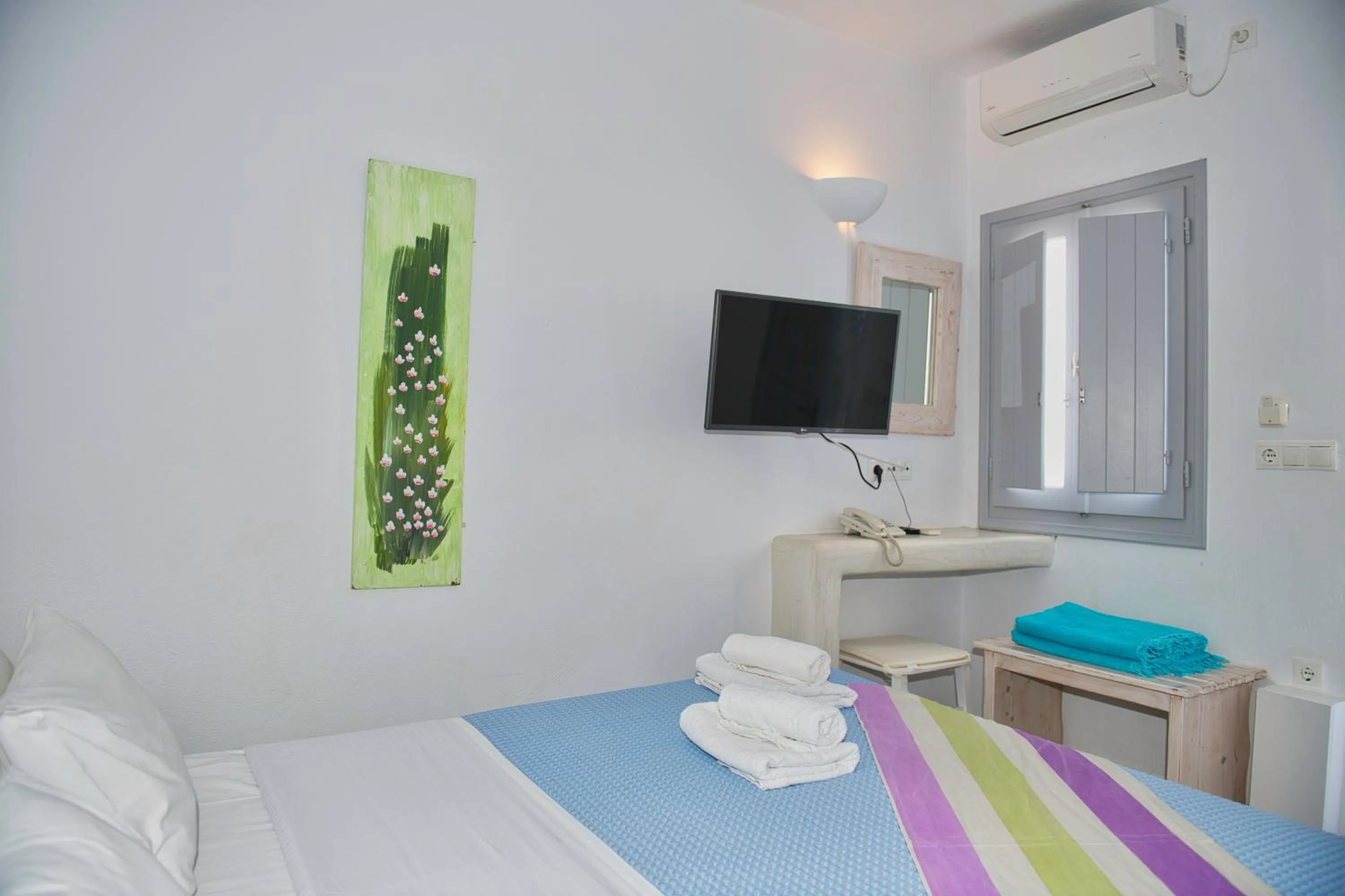 room service, Bed in The Last Sunbeam - Adults Only