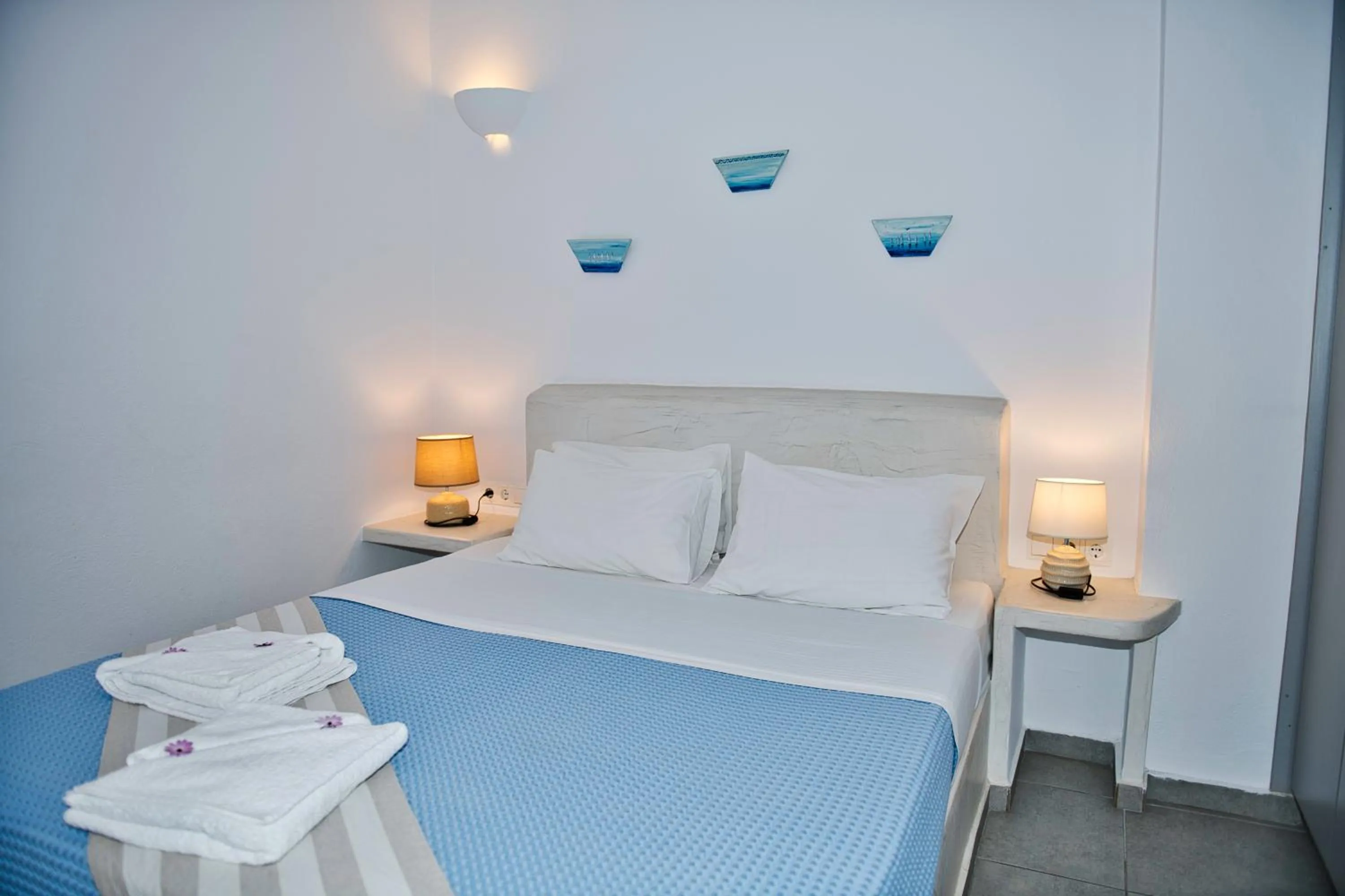 Bedroom, Bed in The Last Sunbeam - Adults Only