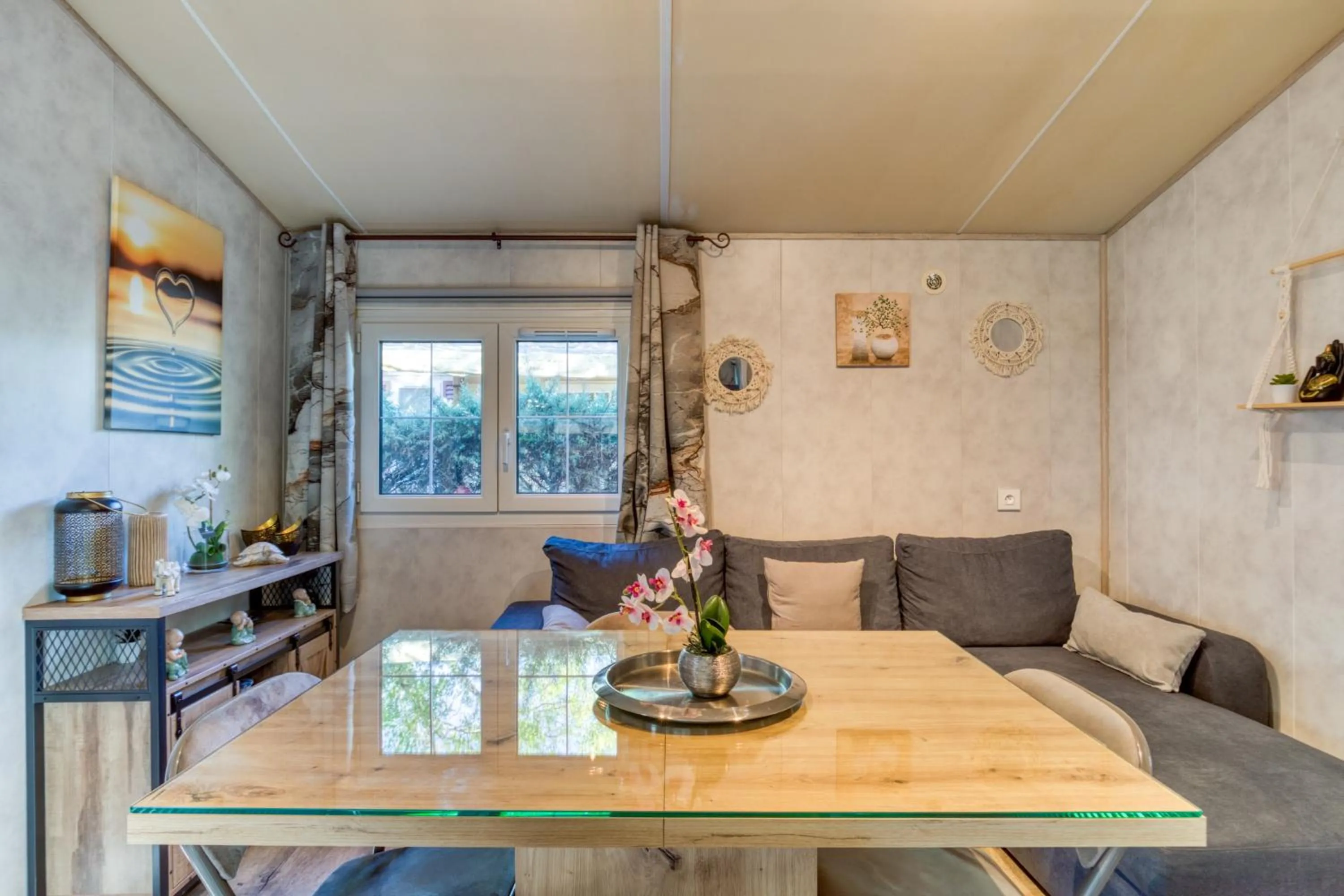 Property building in Mobil-Home camping Les Amandiers