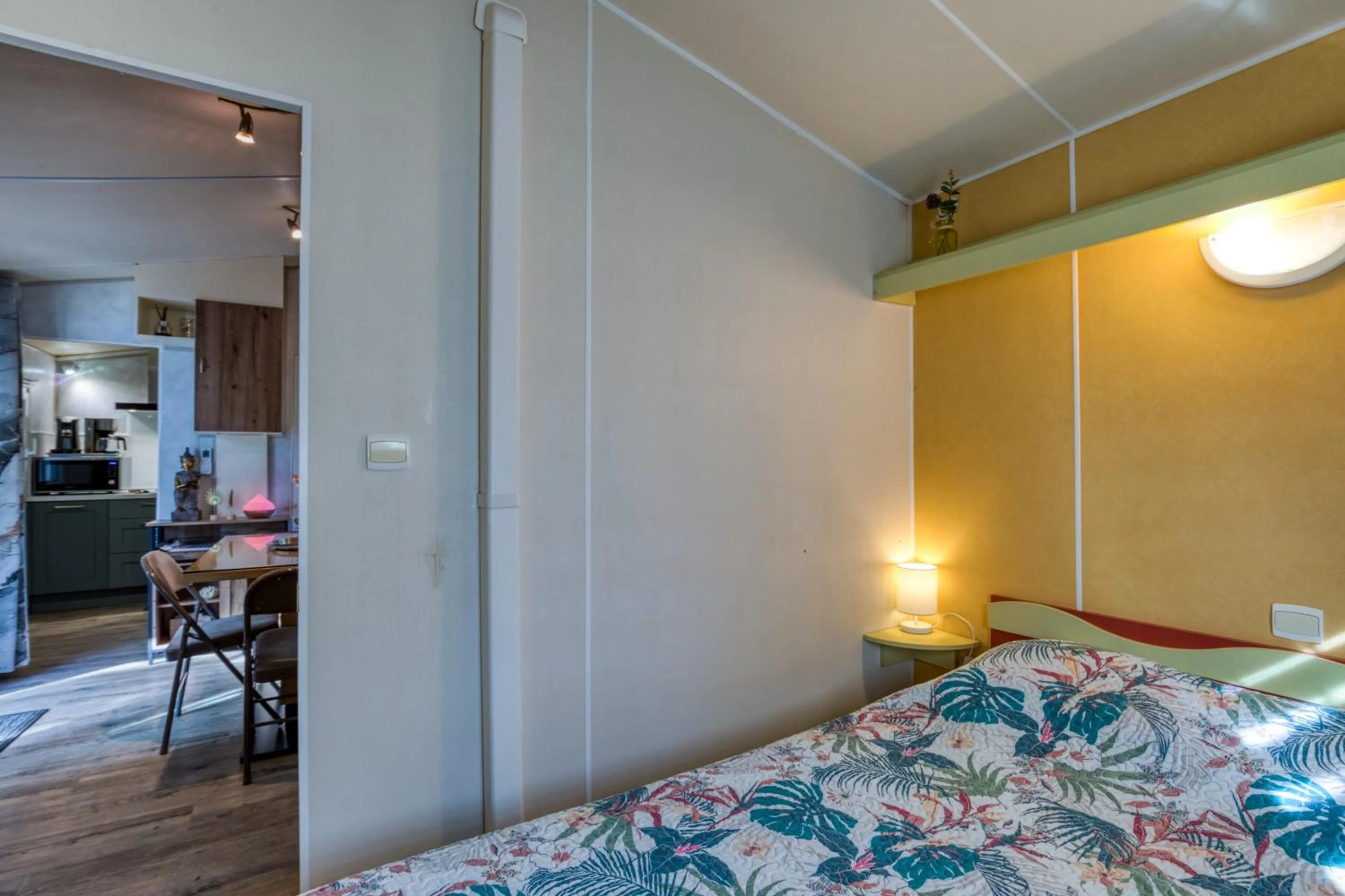 Property building, Bed in Mobil-Home camping Les Amandiers