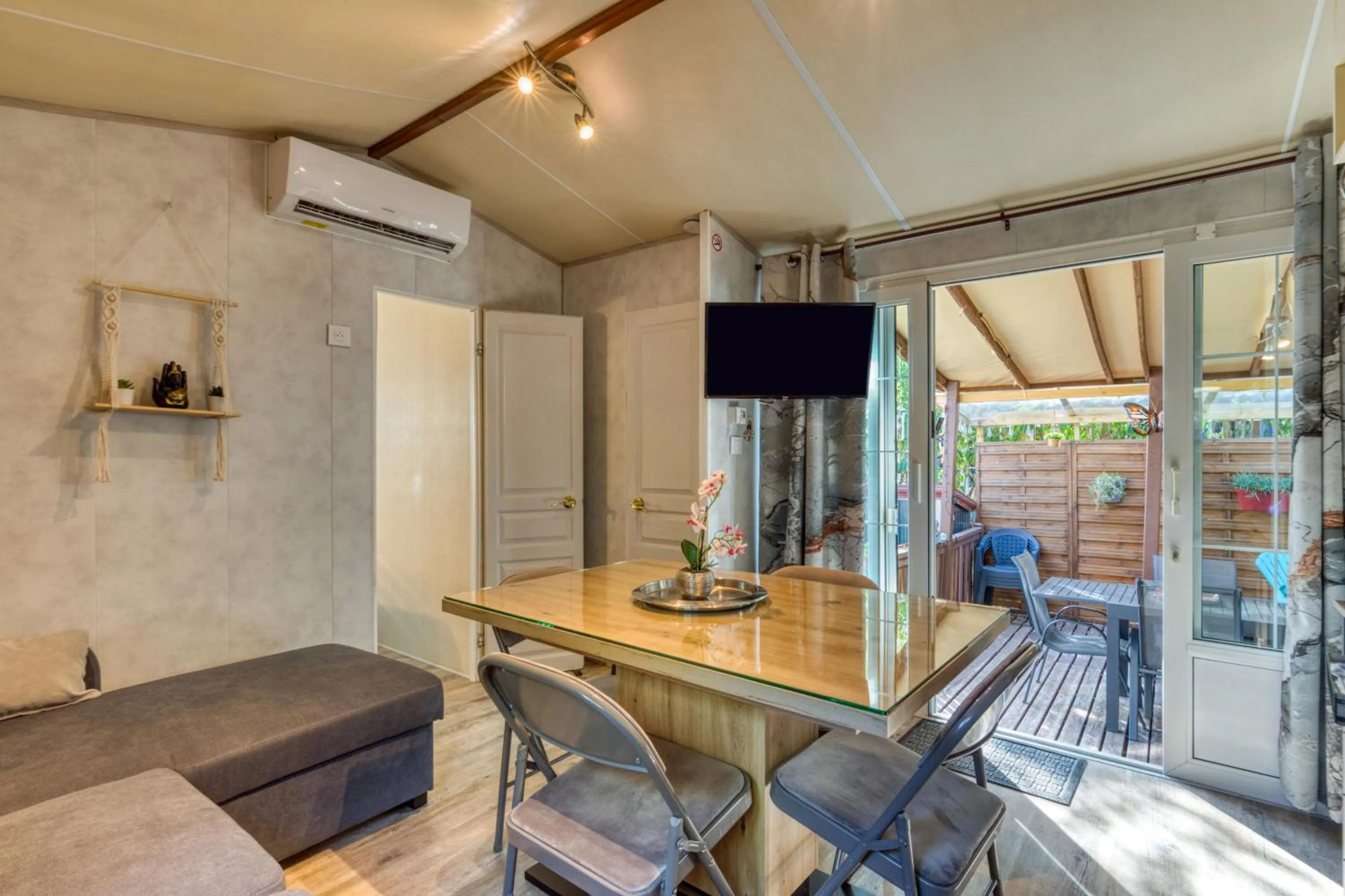 Property building in Mobil-Home camping Les Amandiers