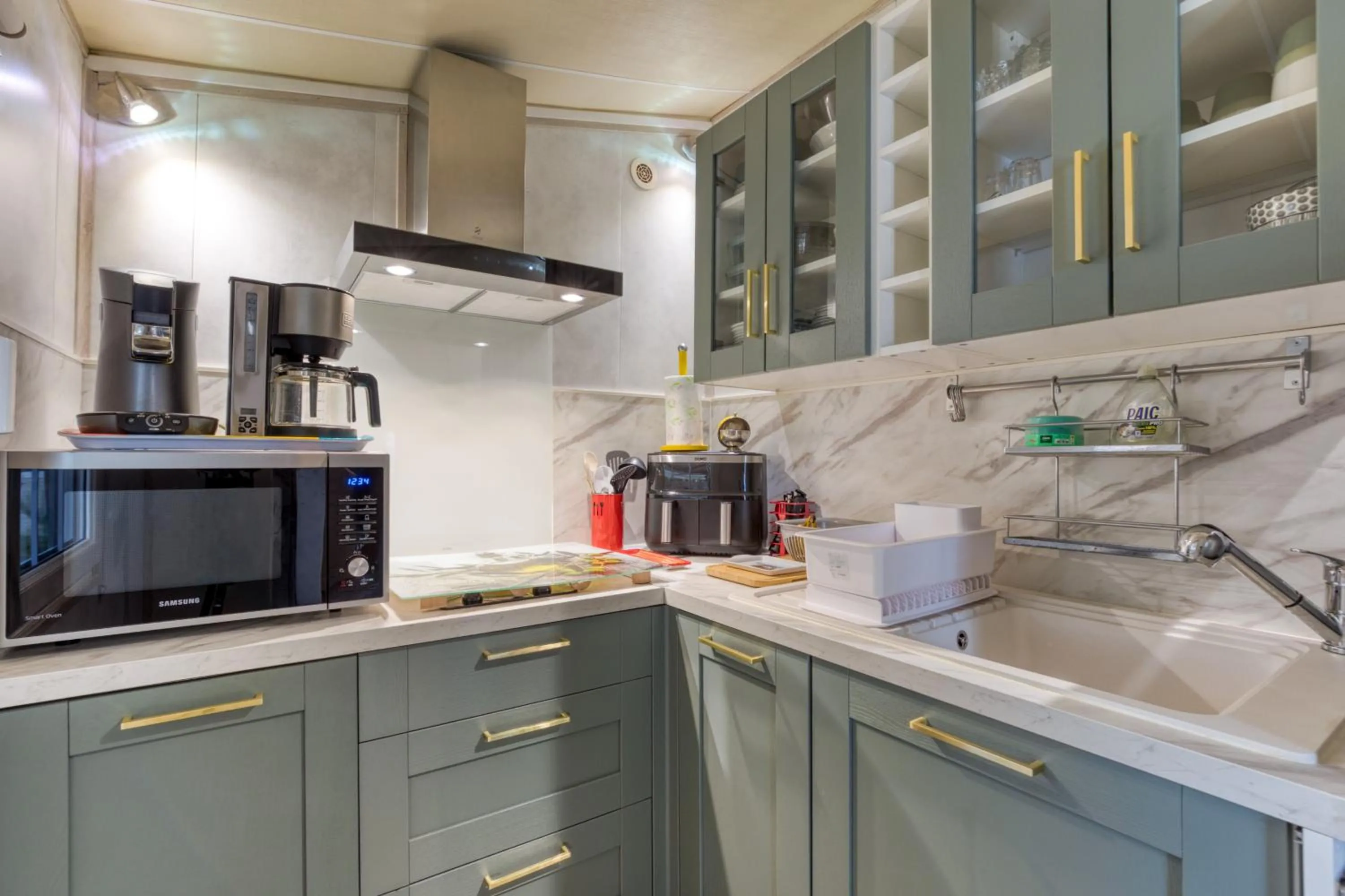 Kitchen or kitchenette in Mobil-Home camping Les Amandiers