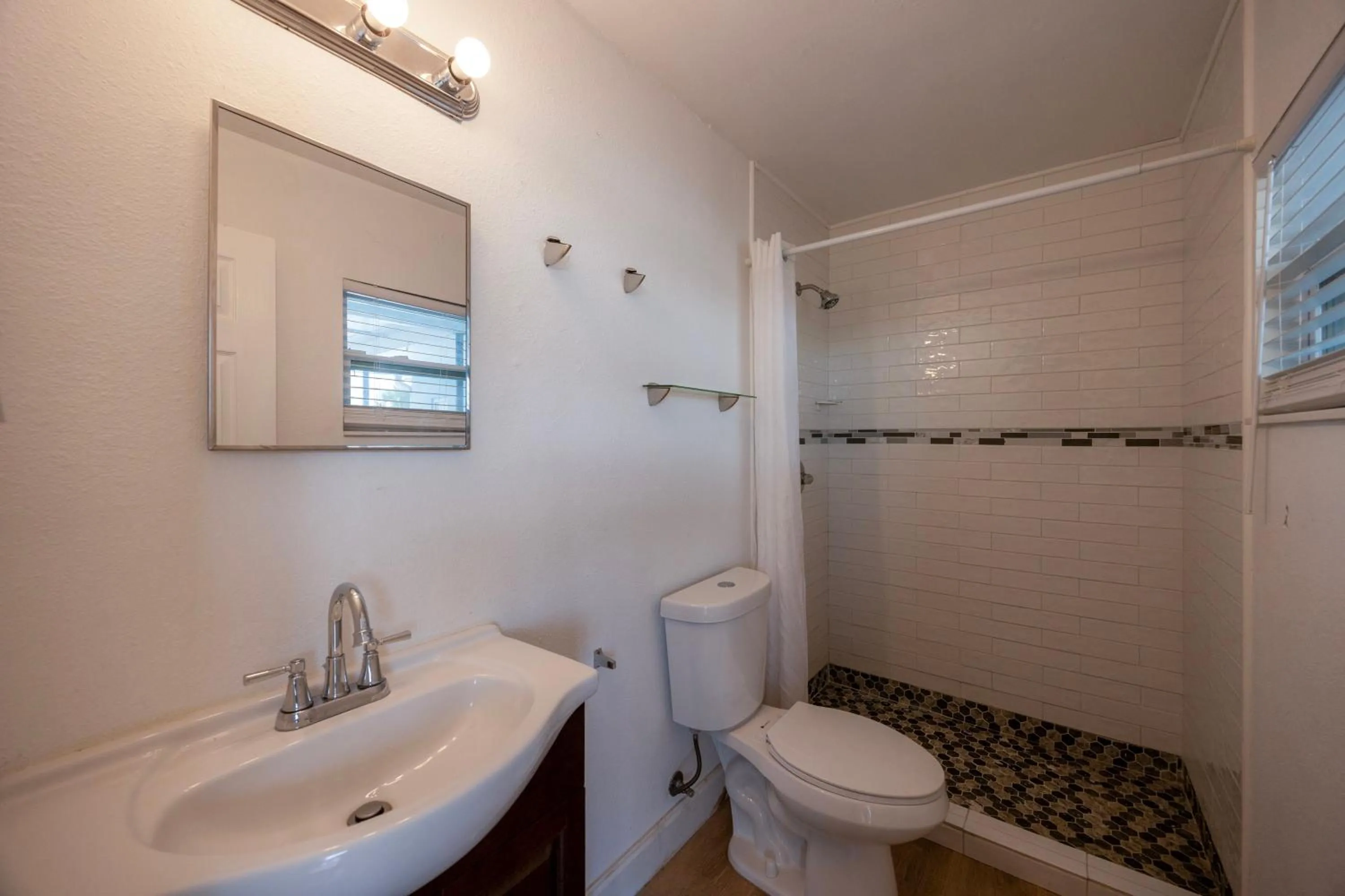 Bathroom in Siesta Motor Inn By Townhouse Kennedy Space Center Titusville I 95