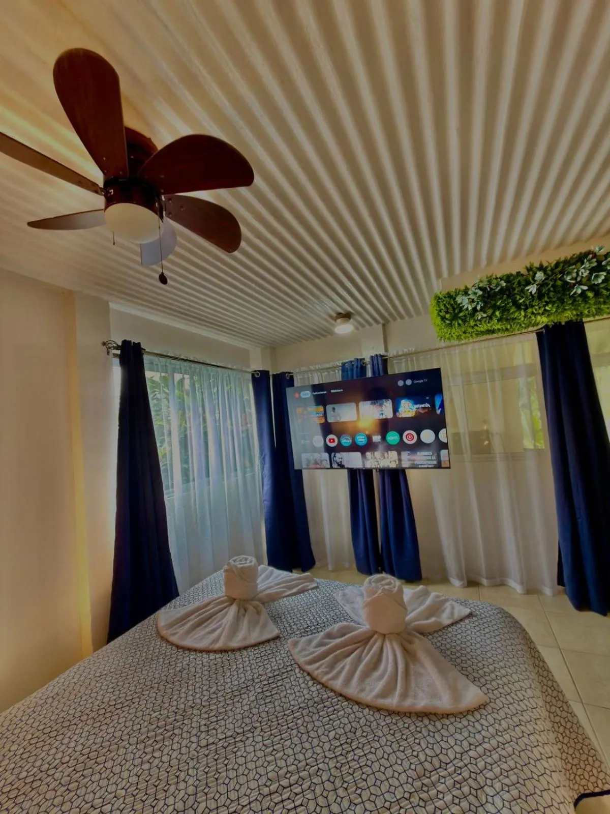 Bed in Loma Real Hot Springs Bed & Breakfast