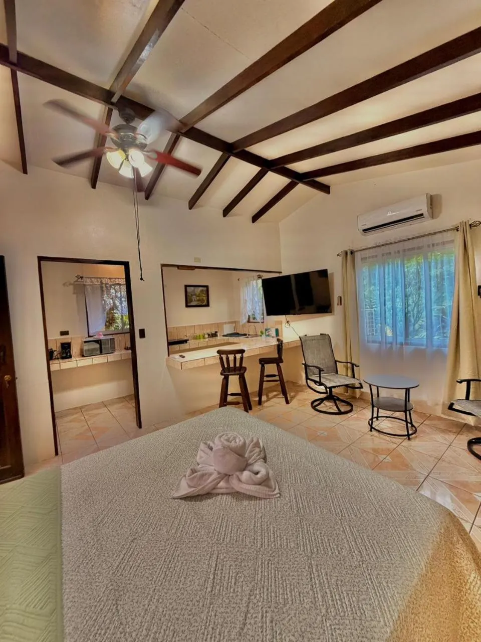 Bed in Loma Real Hot Springs Bed & Breakfast