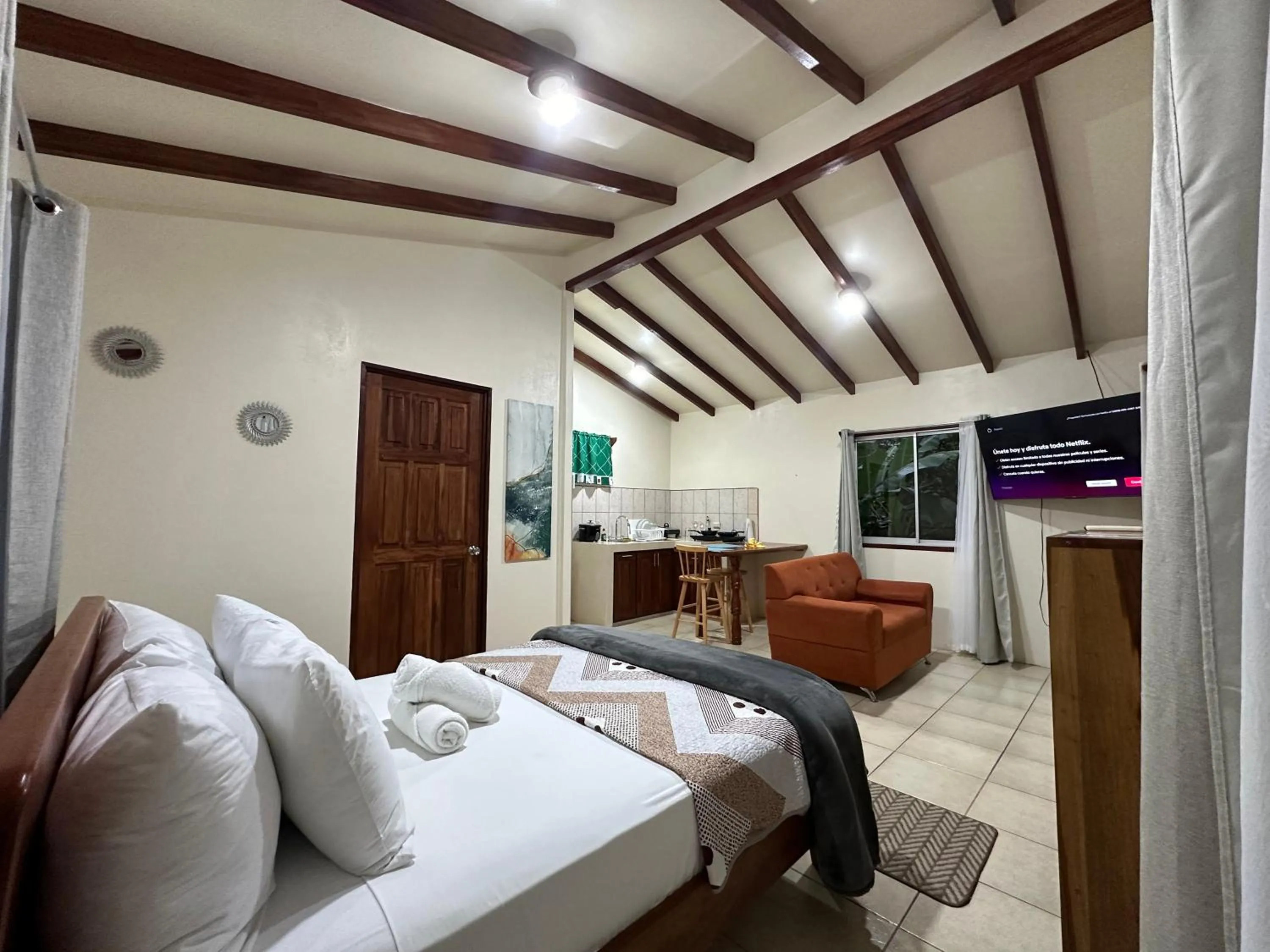 Loma Real Hot Springs Bed & Breakfast