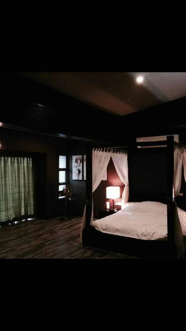 Bed in Miracle Suite