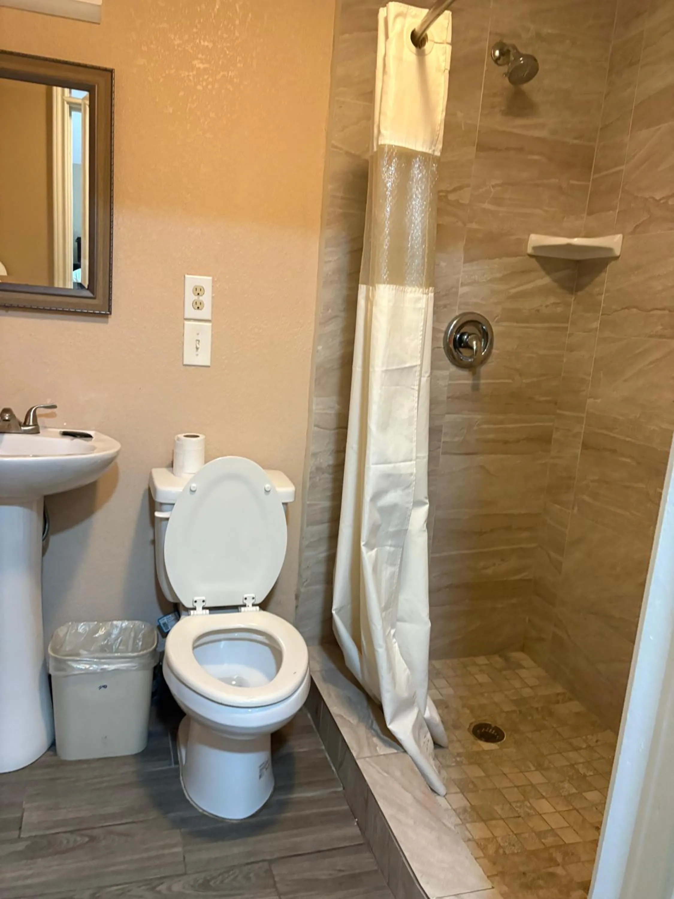 Bathroom in SE'Air Motel By Townhouse Corpus Christi - Padre Island Tx